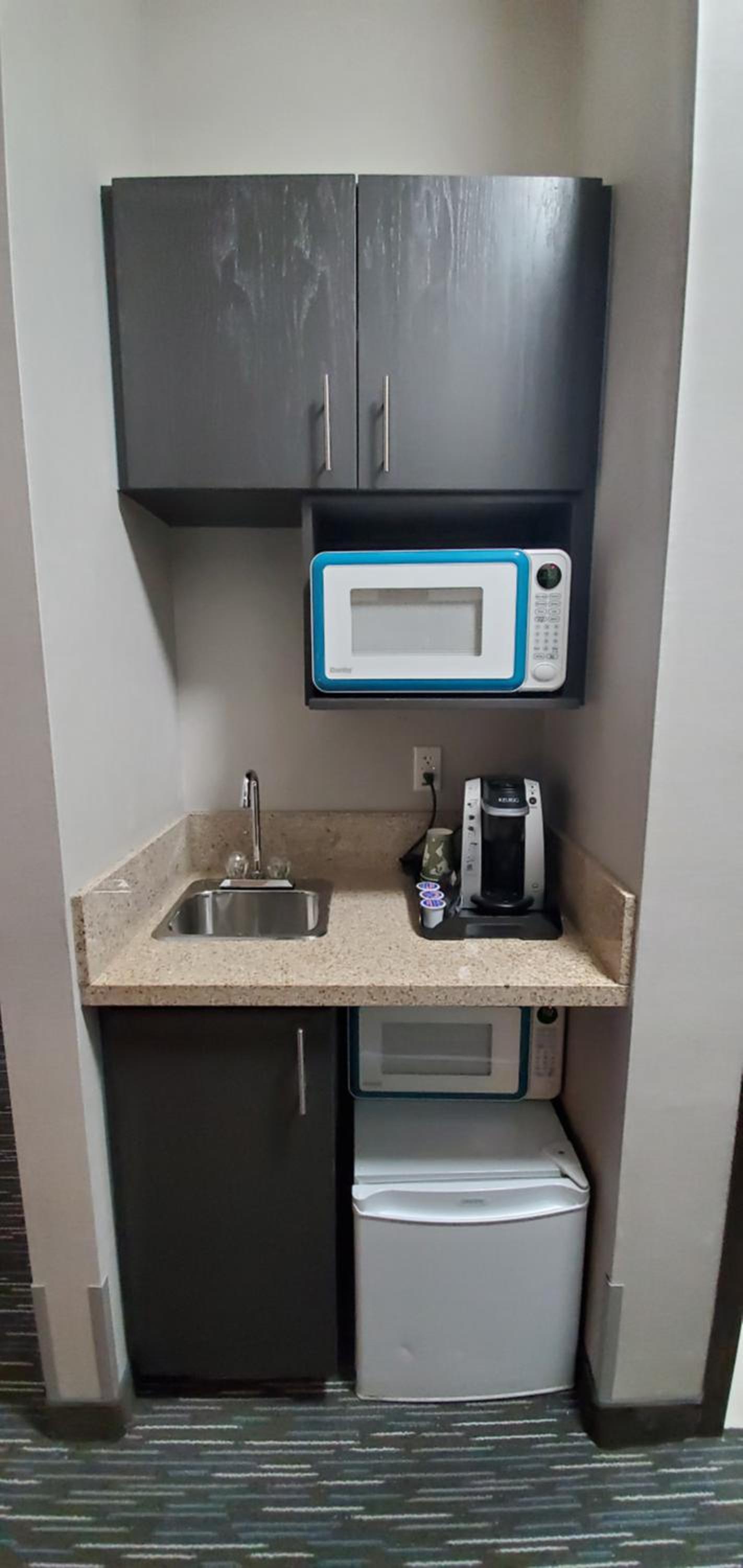 King Suite - Mobility Access/Non-Smoking - Photo 6
