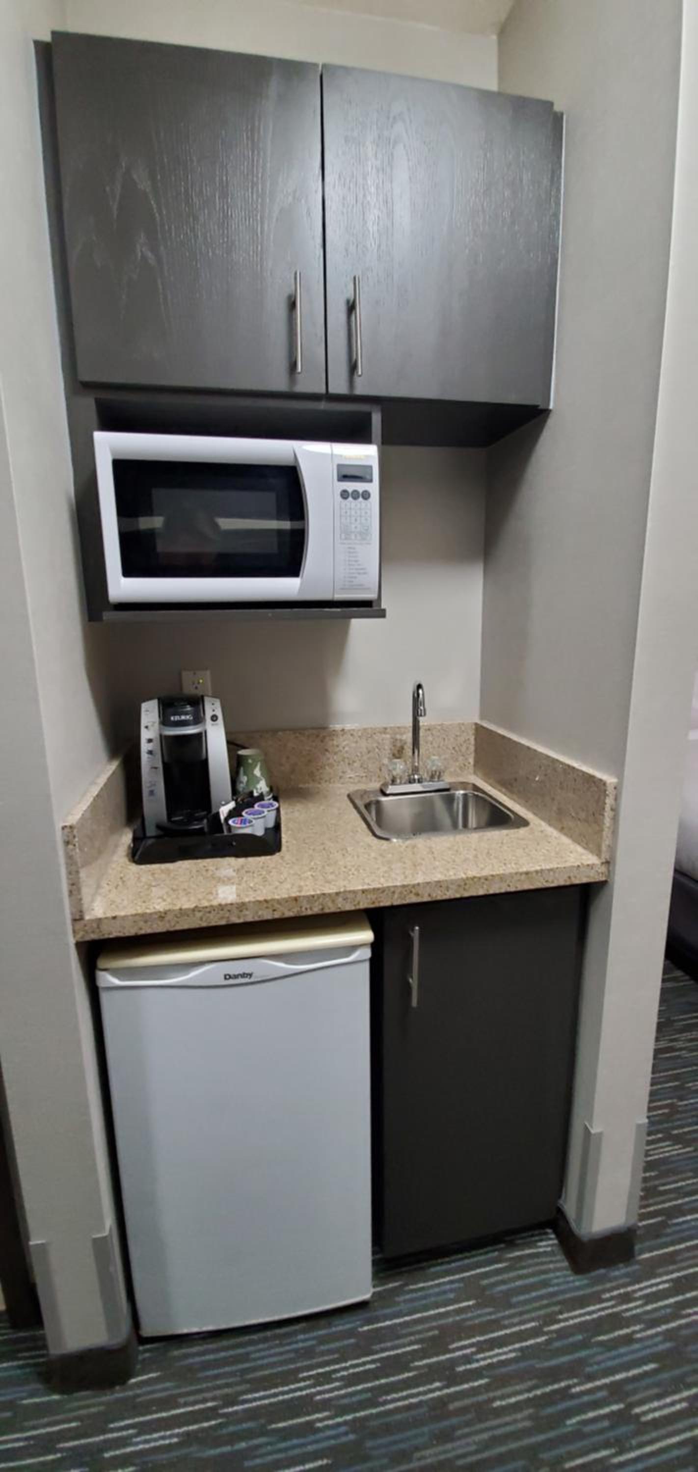 King Suite - Non-Smoking - Photo 3