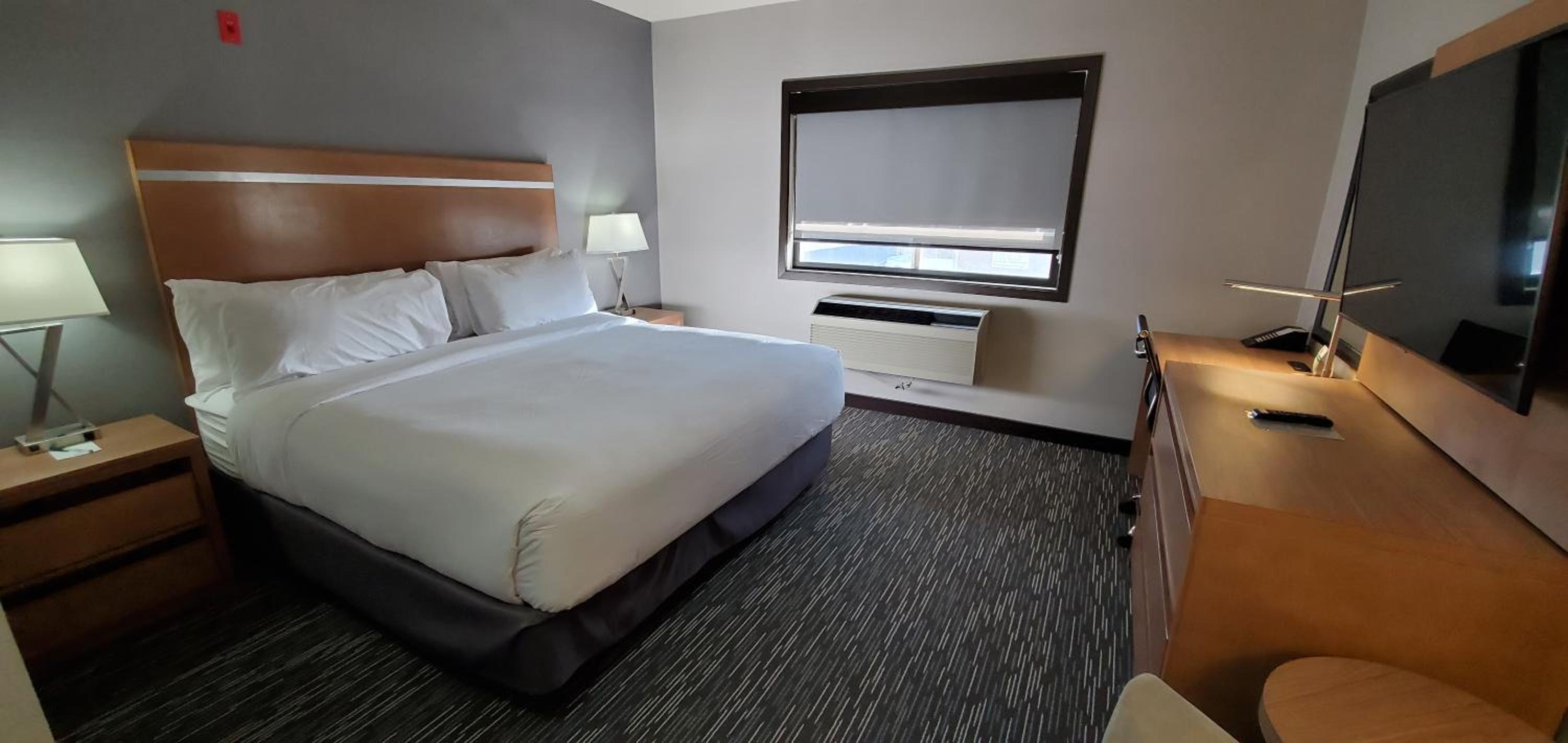 King Room - Non-Smoking - Photo 2