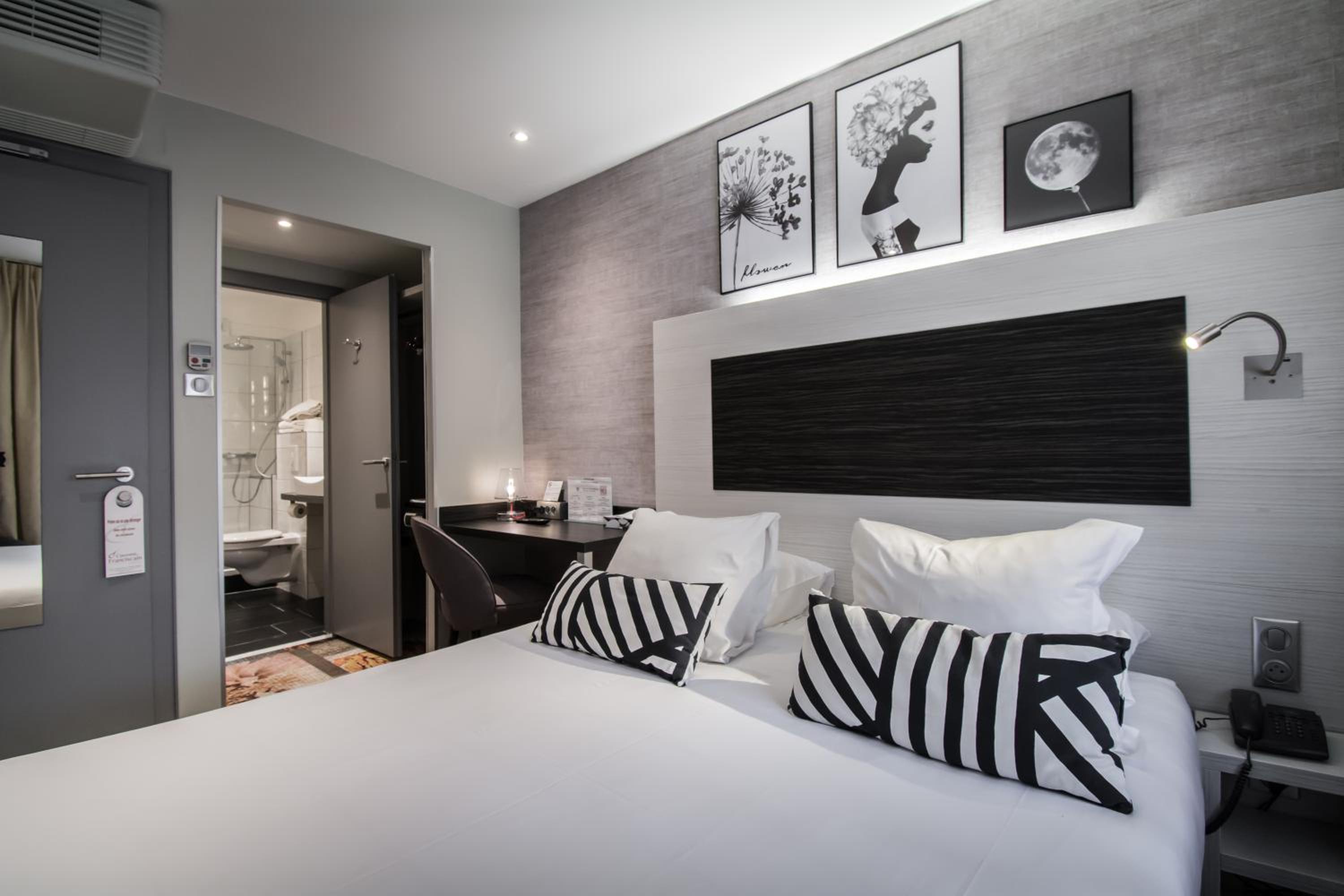 Double Room - Photo 7