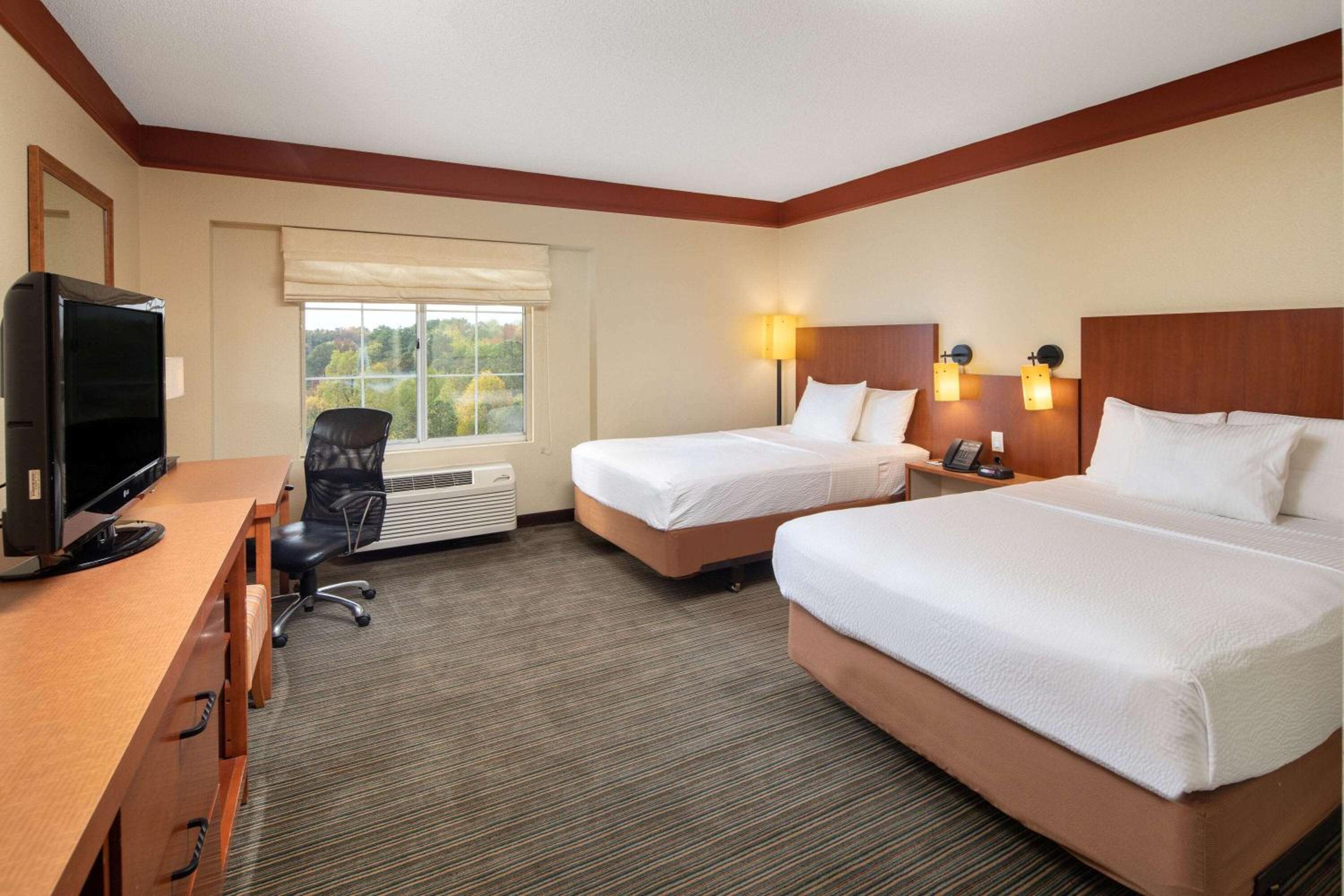 Double Room with Two Double Beds - Photo 1