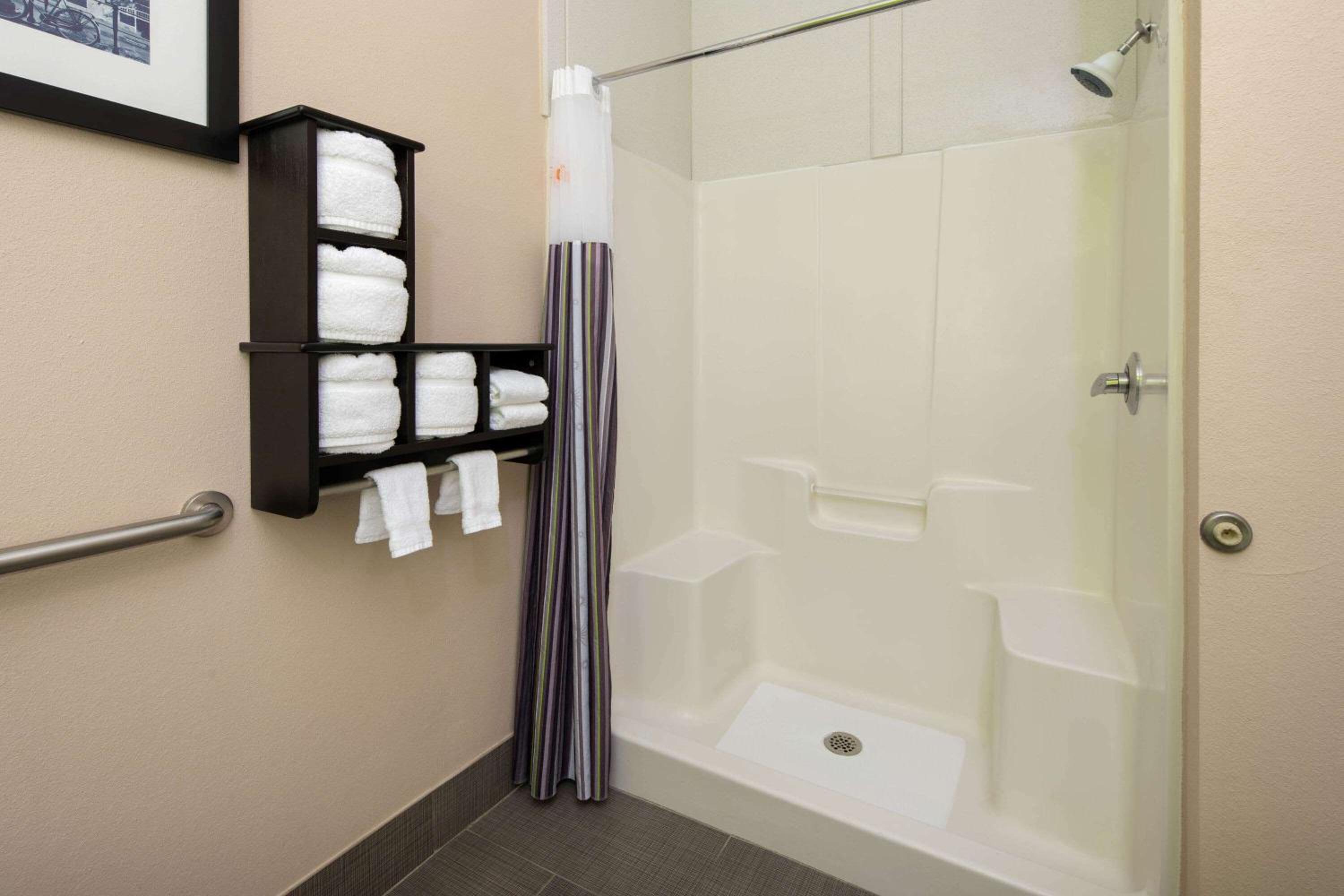 King Room - Disability Access - Photo 2
