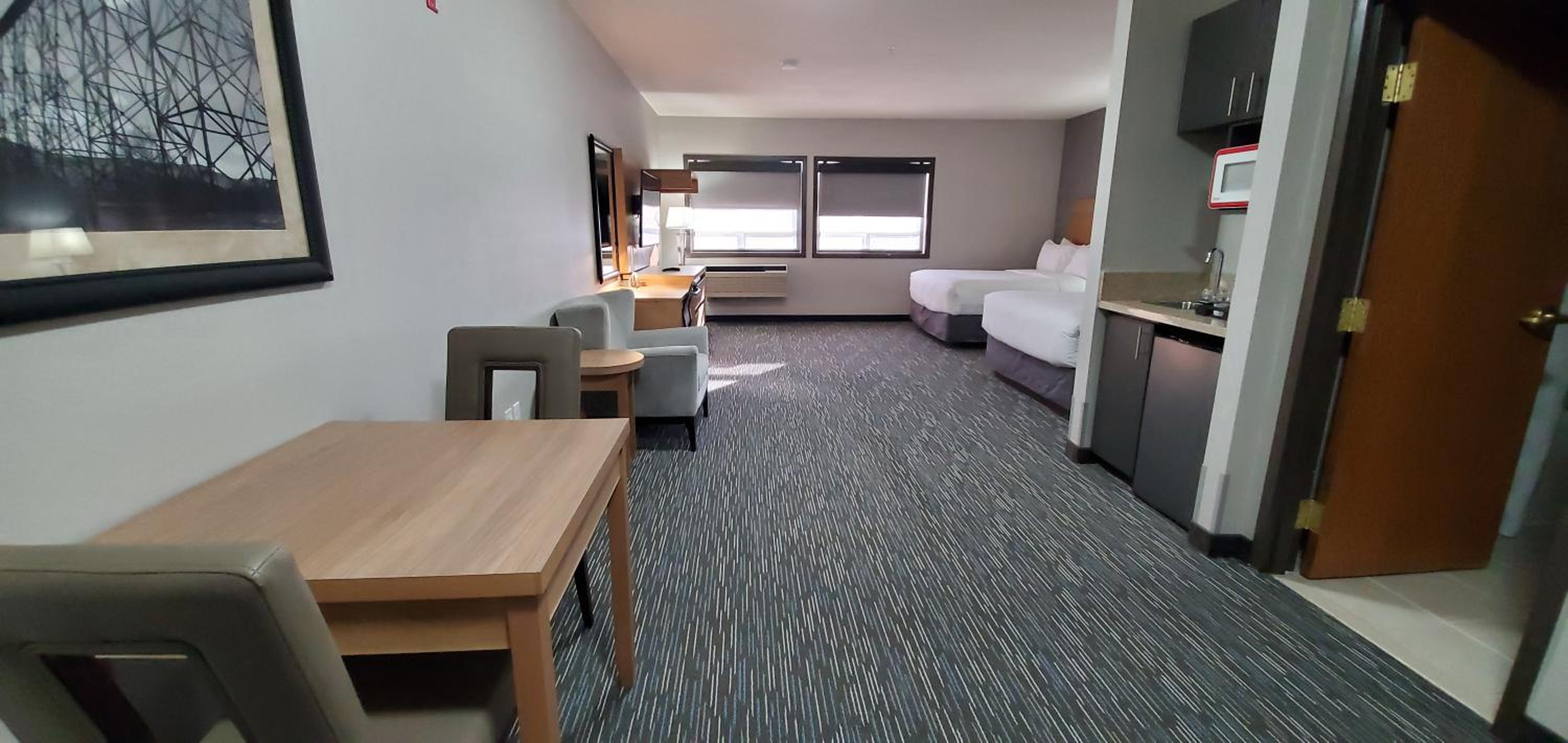Deluxe Queen Room with Two Queen Beds - Non-Smoking - Photo 1
