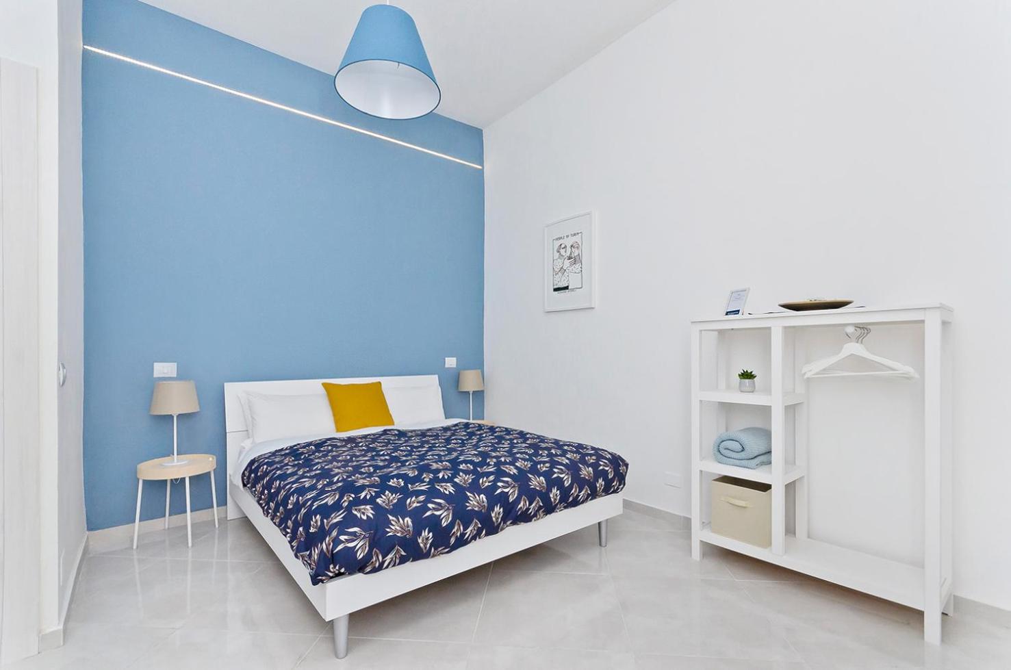 Double Room with Private Bathroom - Photo 16