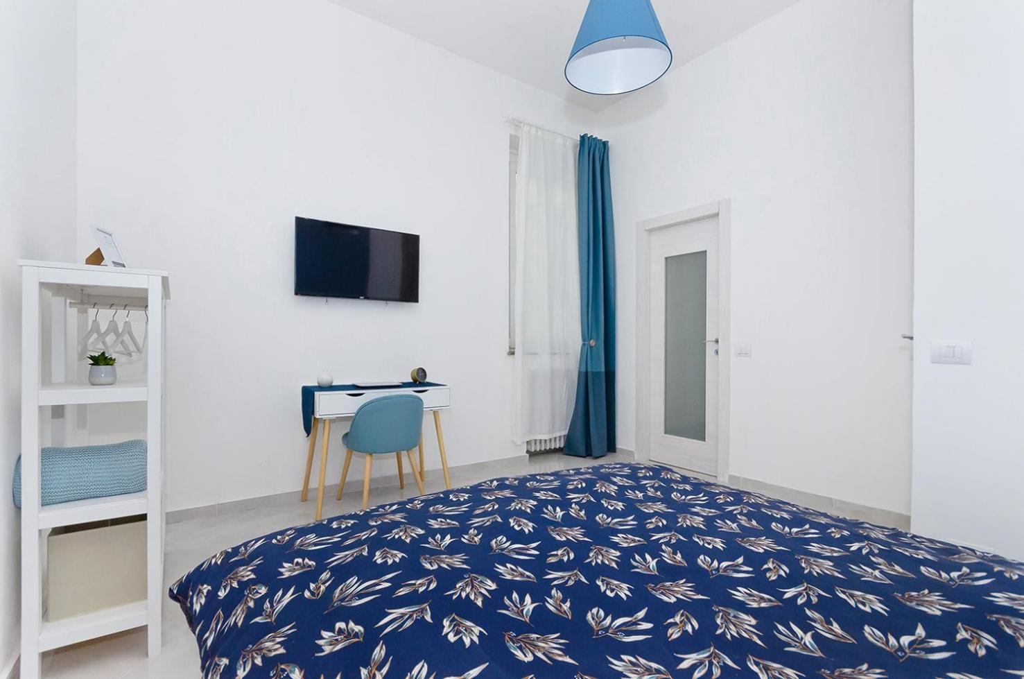 Double Room with Private Bathroom - Photo 17