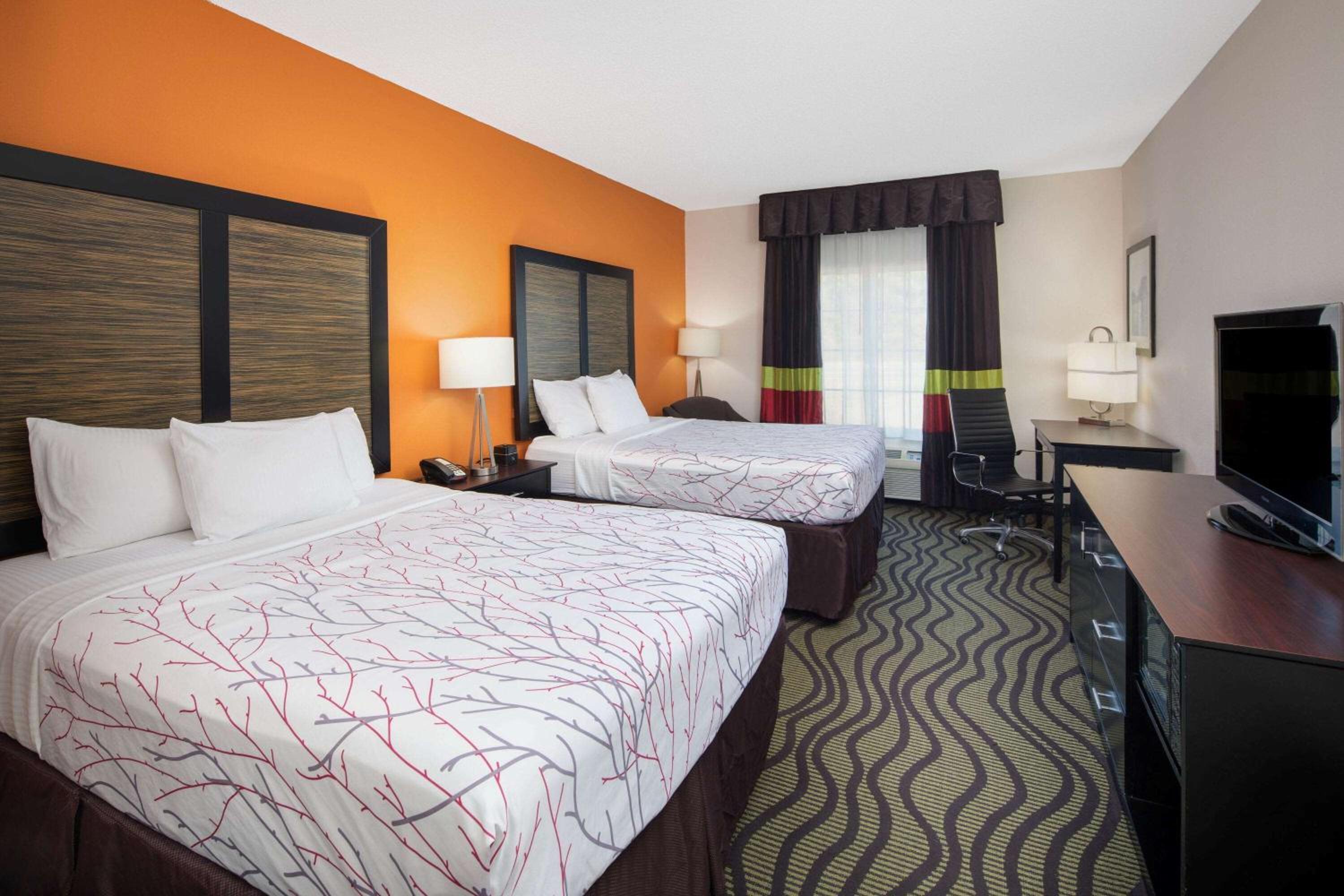 Deluxe Queen Room with Two Queen Beds - Photo 2