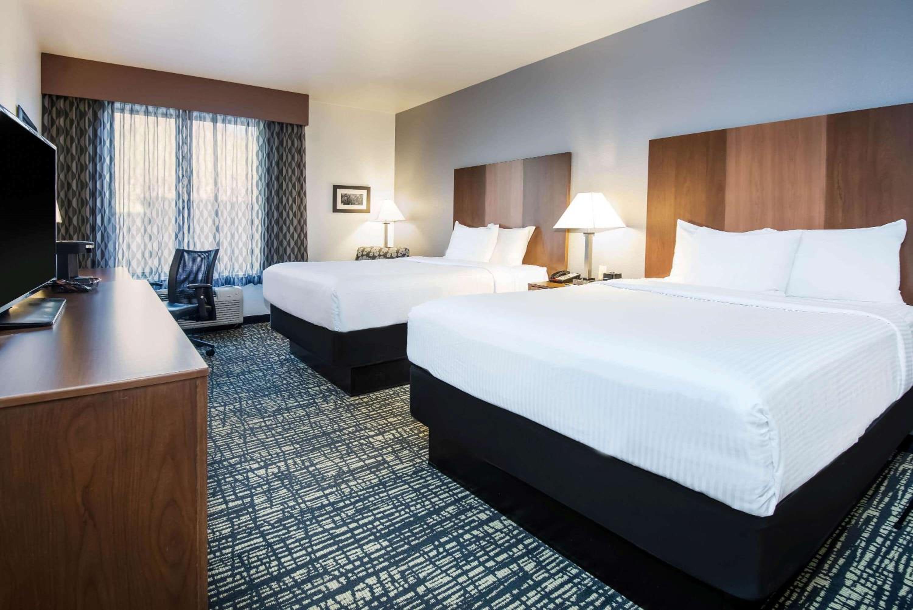 Queen Room with Two Queen Beds - Non-Smoking photo 1