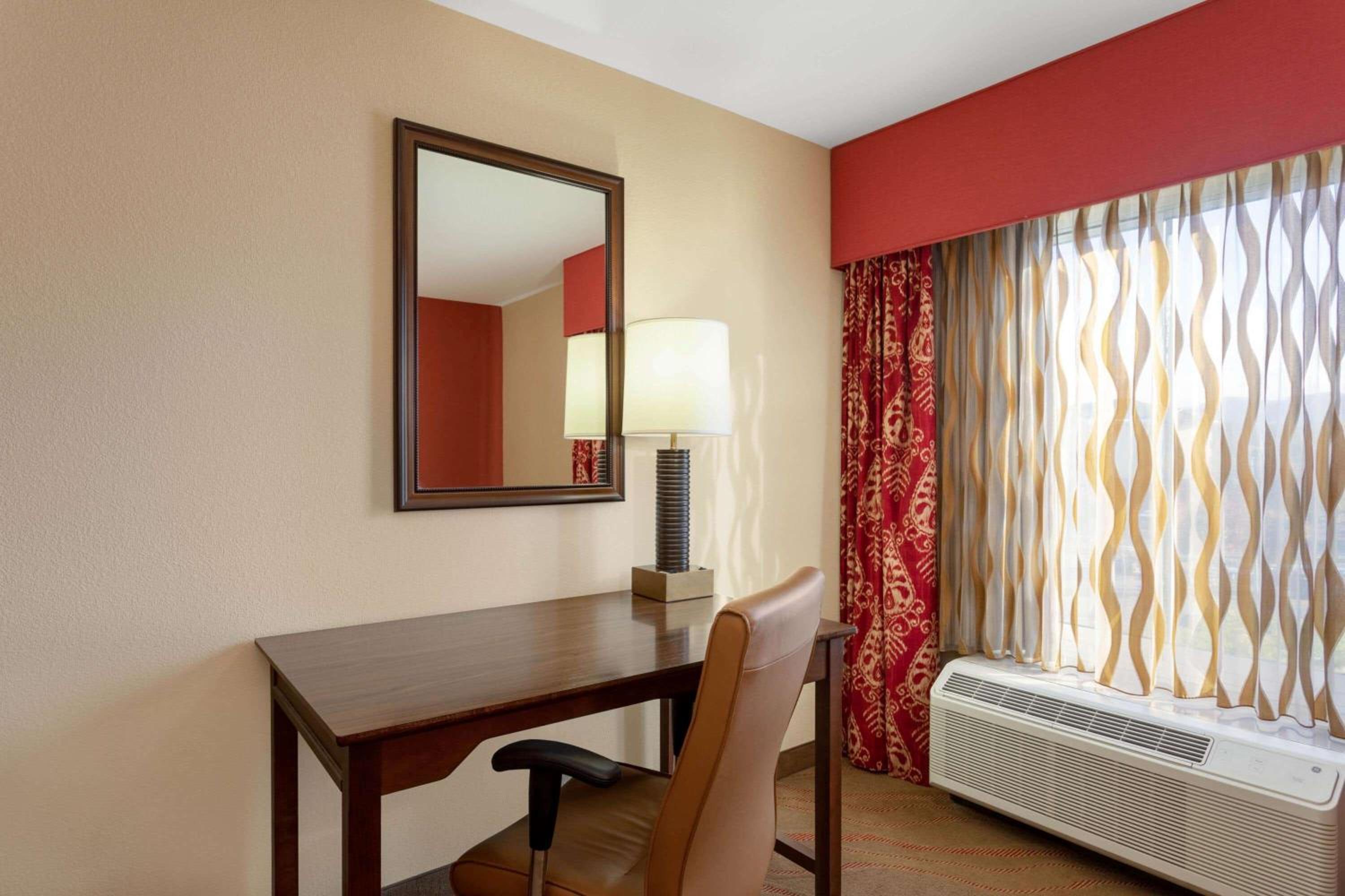 King Room - Mobility Access/Non-Smoking - Photo 1