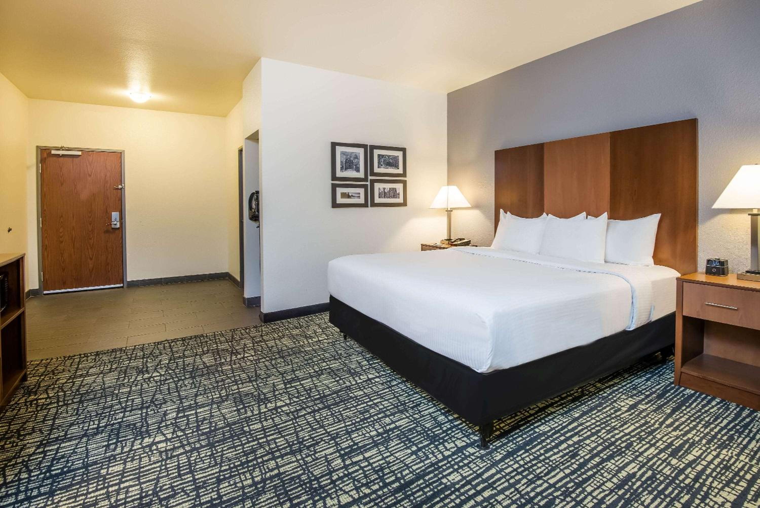 King Room with Bathtub and Grab Bars - Mobility Accessible/Non-Smoking photo 1