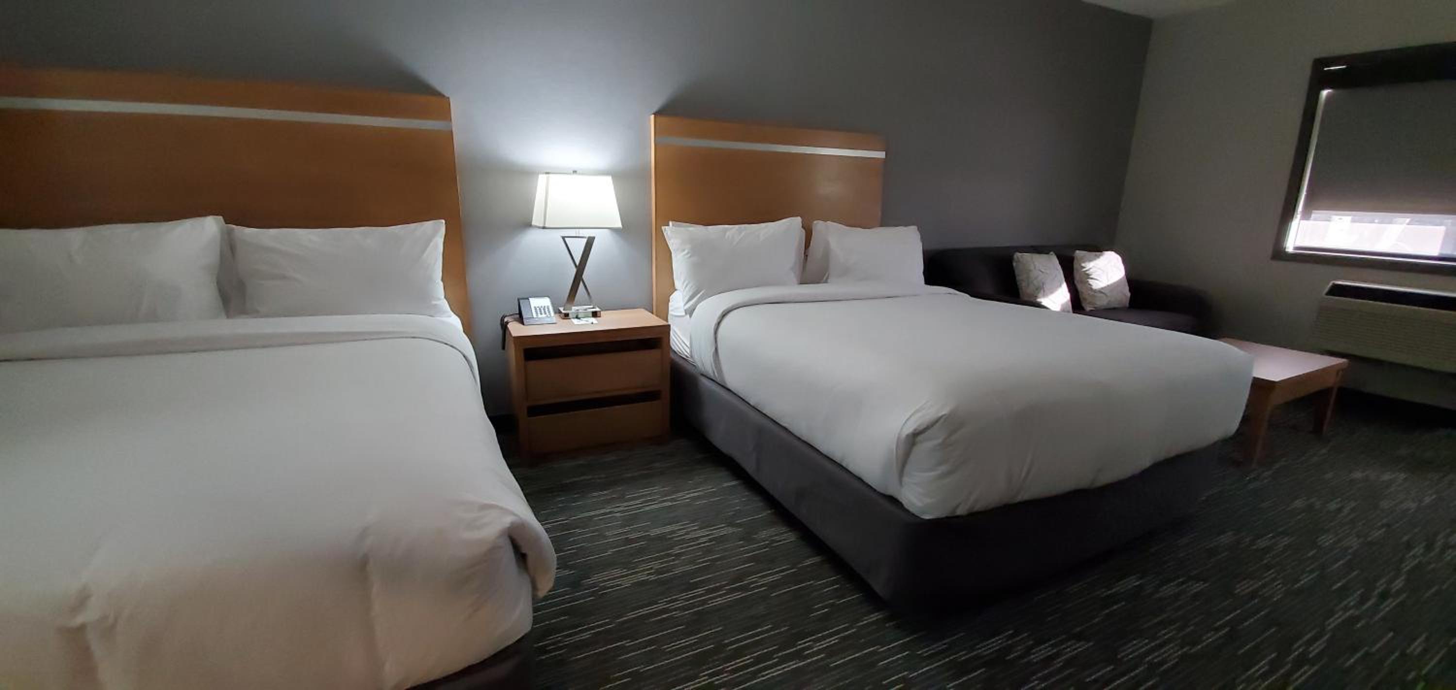 Suite with Two Queen Beds - Non-Smoking - Photo 4