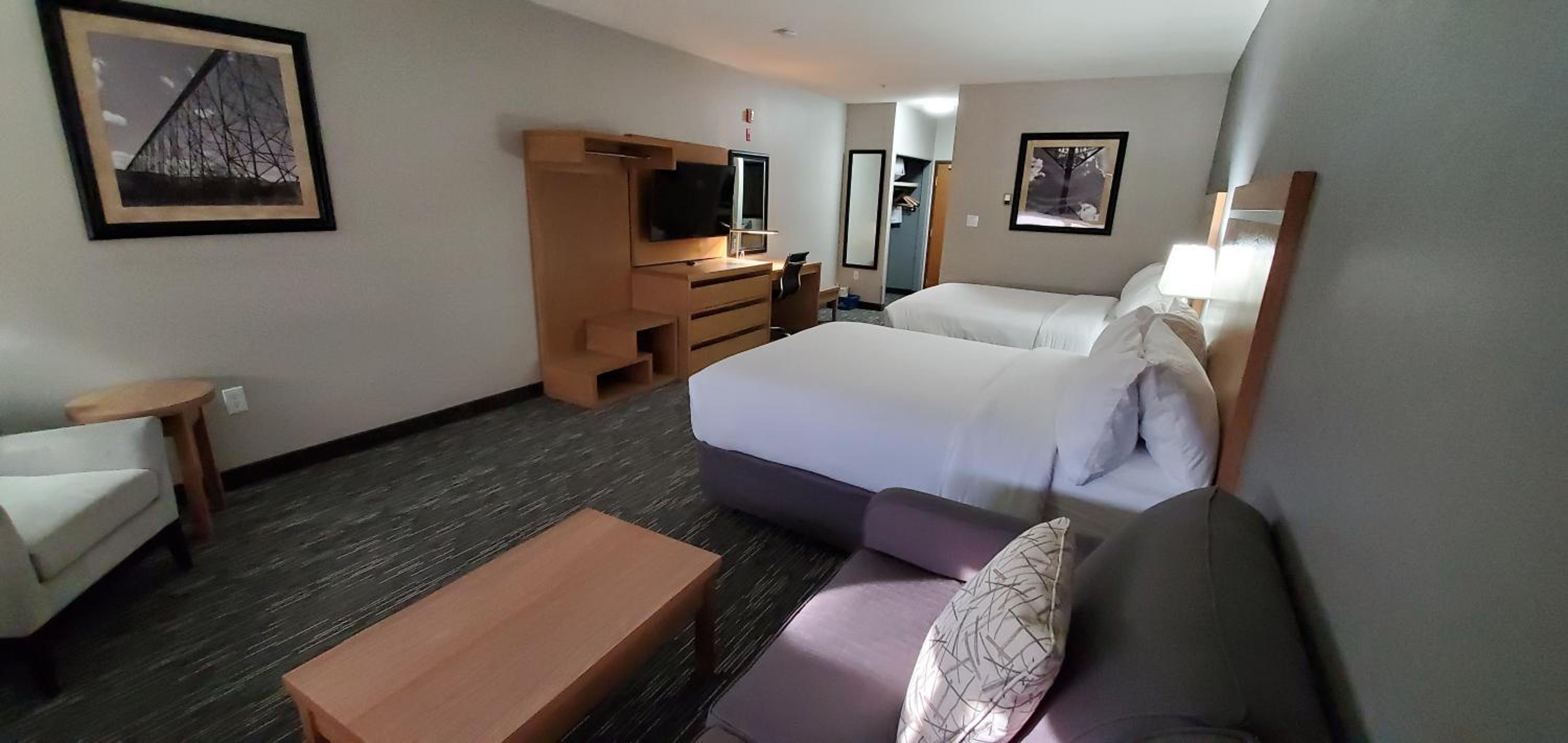 Suite with Two Queen Beds - Non-Smoking - Photo 3