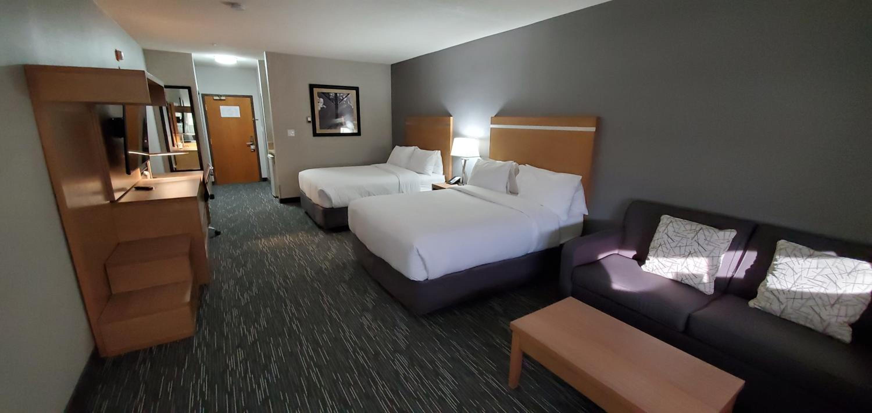 Suite with Two Queen Beds - Non-Smoking - Photo 2