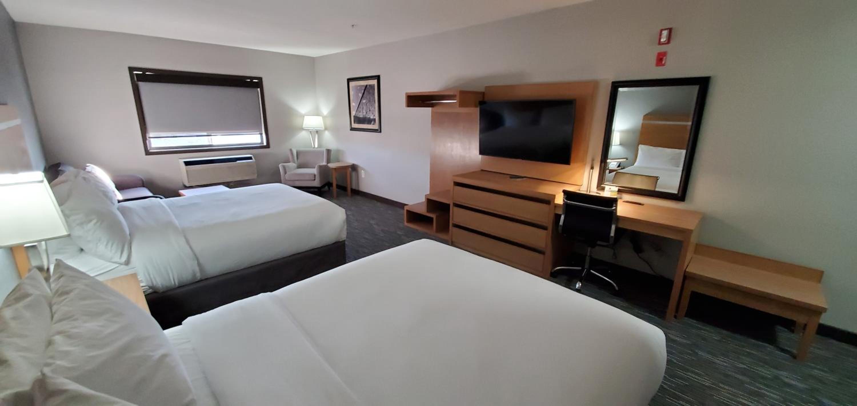Suite with Two Queen Beds - Non-Smoking - Photo 7