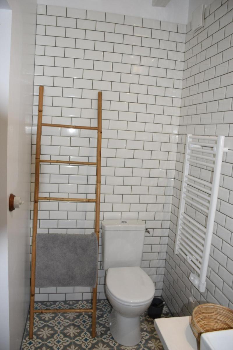 Deluxe Room (2 Adults + 1 Child) - Photo 2
