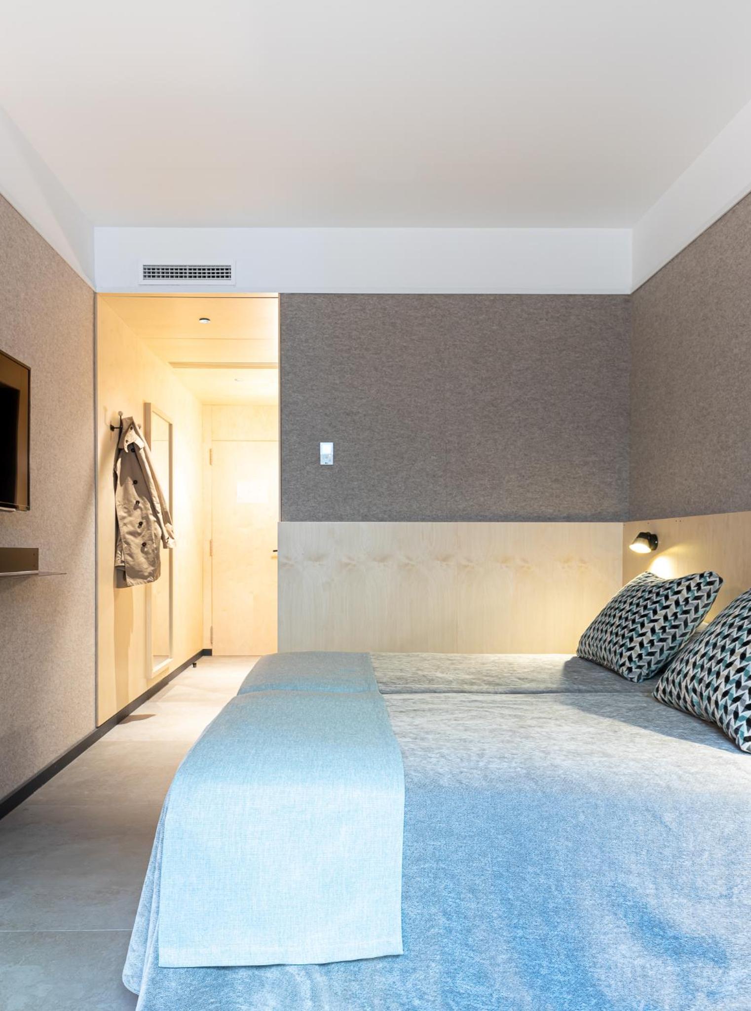 Standard Double or Twin Room thumbnail 5