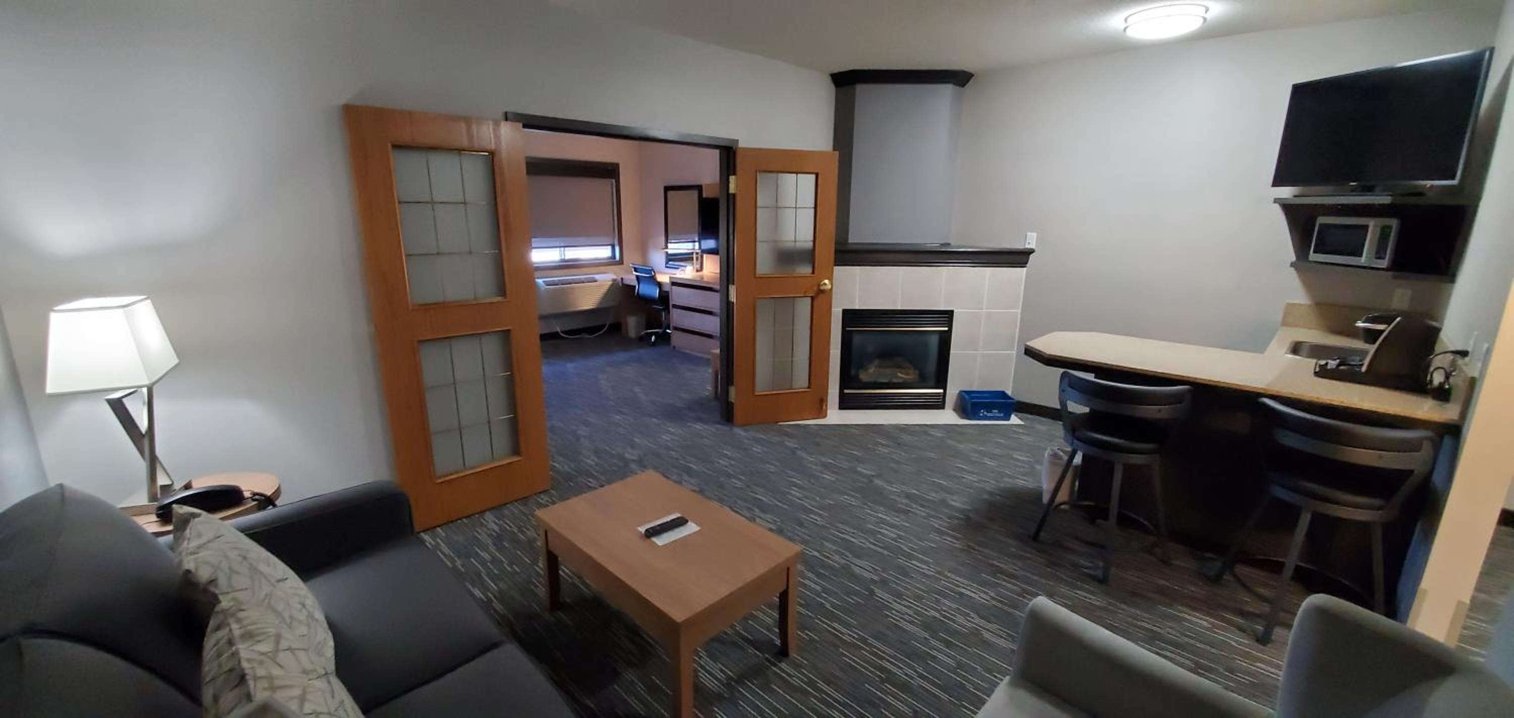 Superior King Suite - Non-Smoking - Photo 2