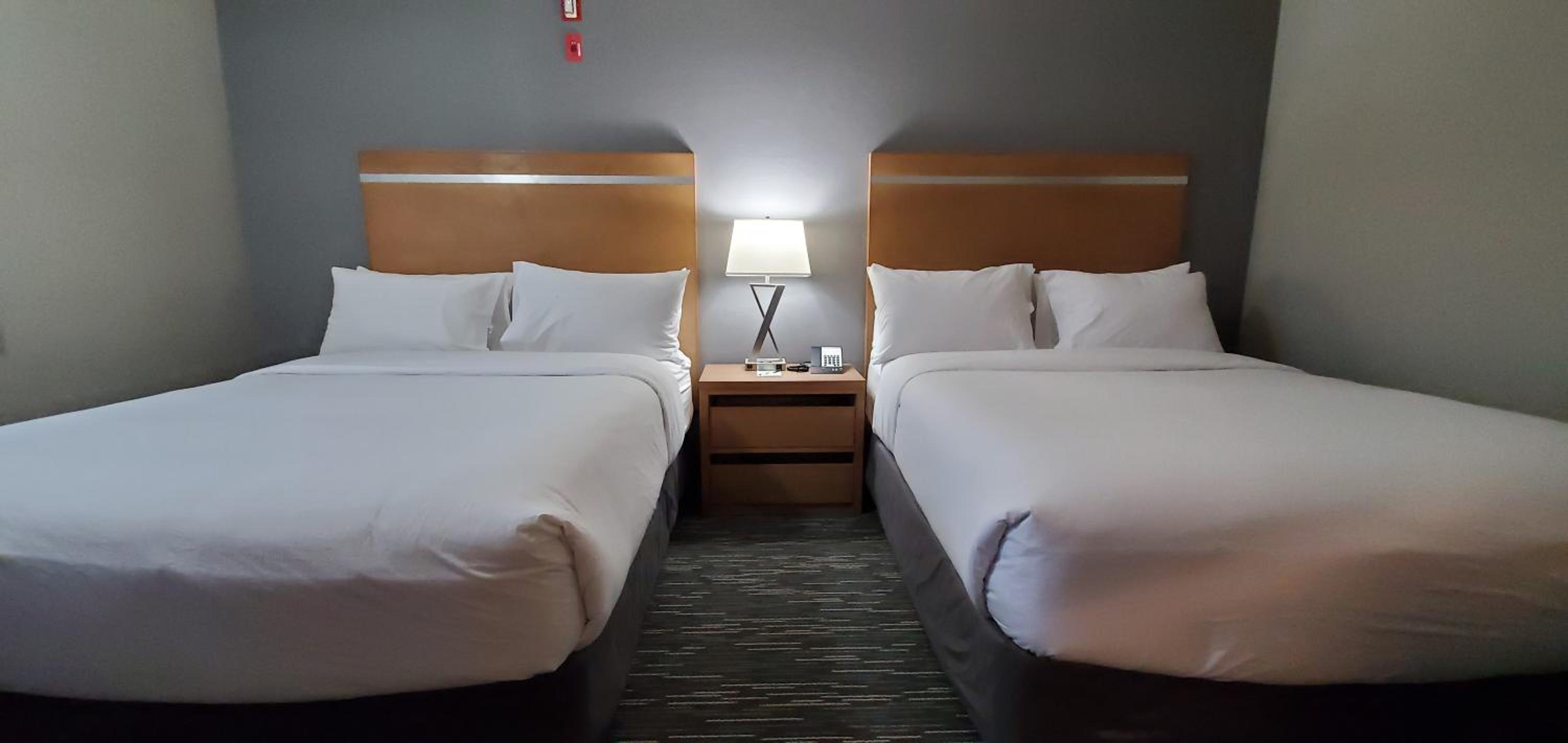 One-Bedroom Suite with Two Queen Beds - Non-Smoking - Photo 2