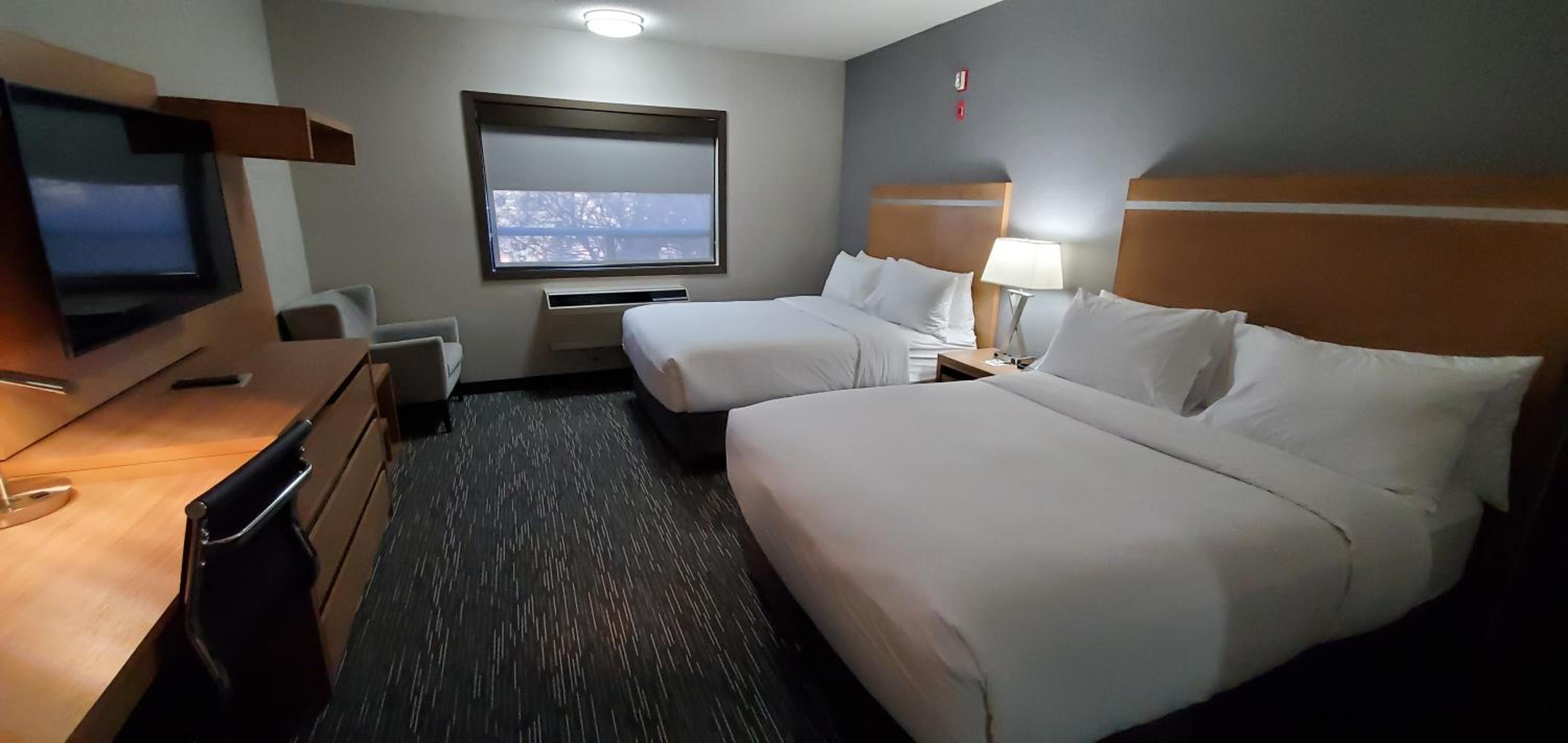 One-Bedroom Suite with Two Queen Beds - Non-Smoking - Photo 7