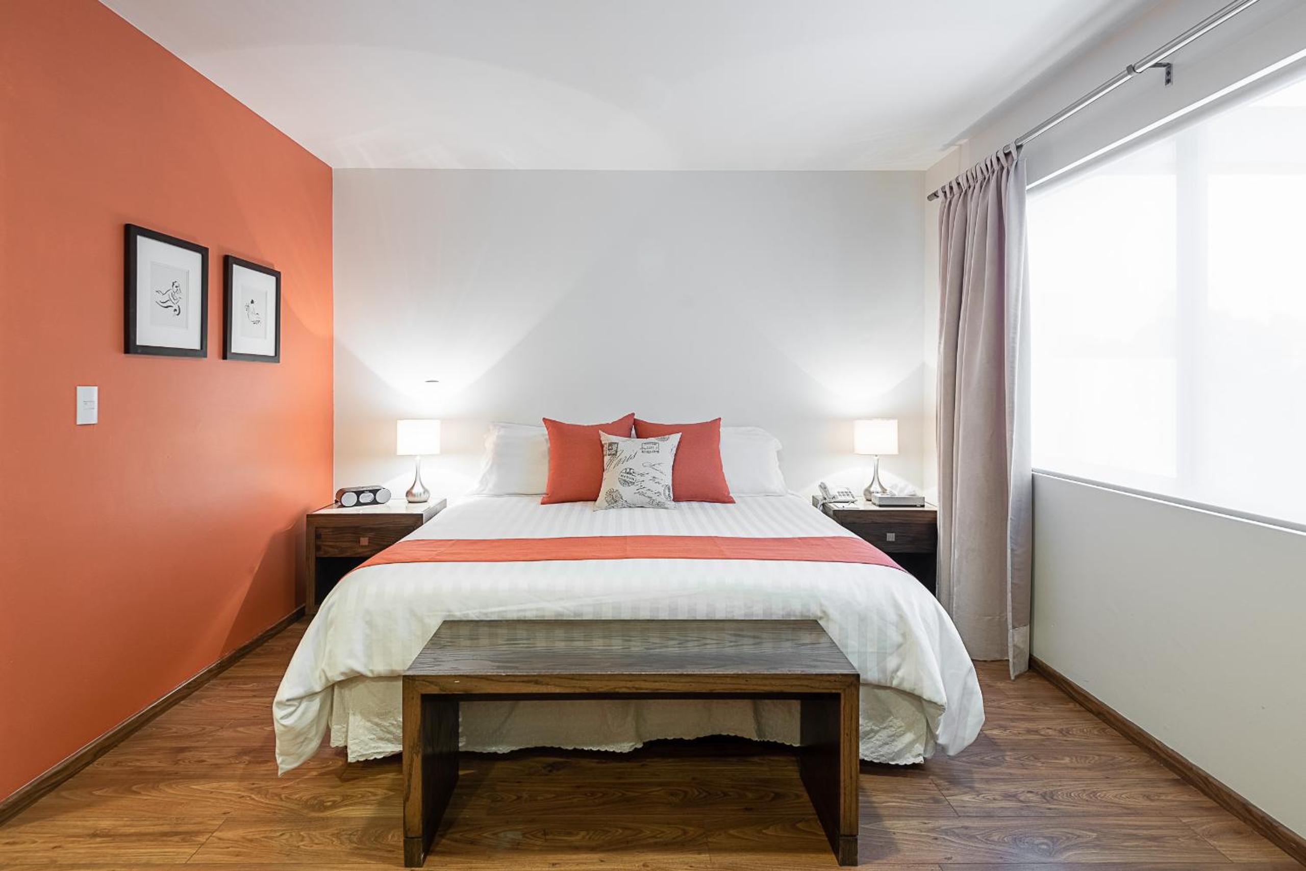 Standard King Room - Photo 15