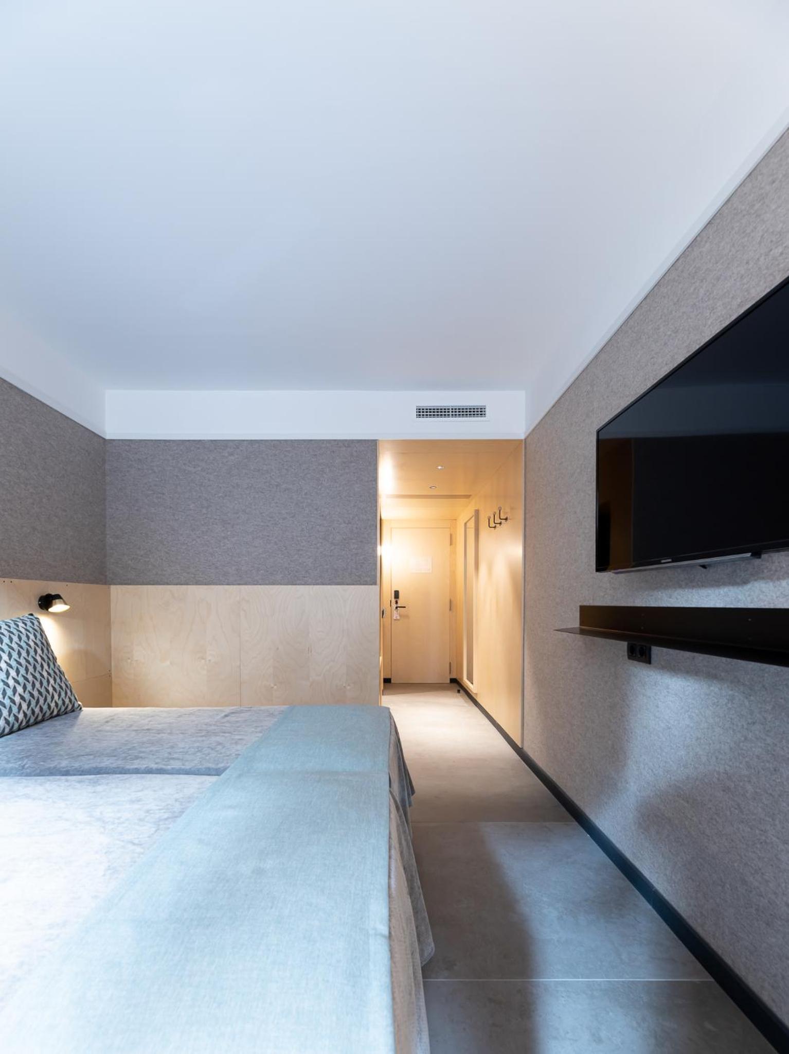 Superior Double or Twin Room thumbnail 5