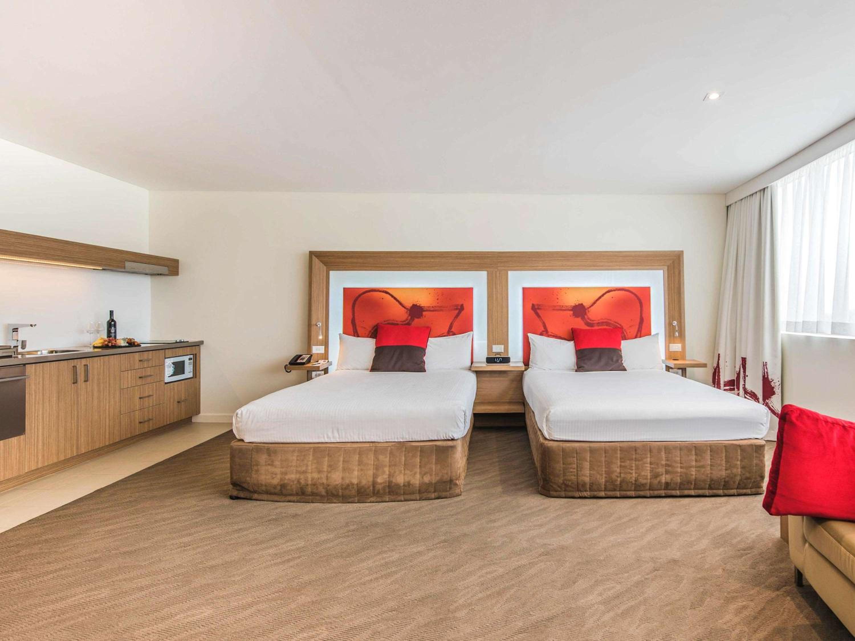 Deluxe Suite With 2 Queen Beds photo 3