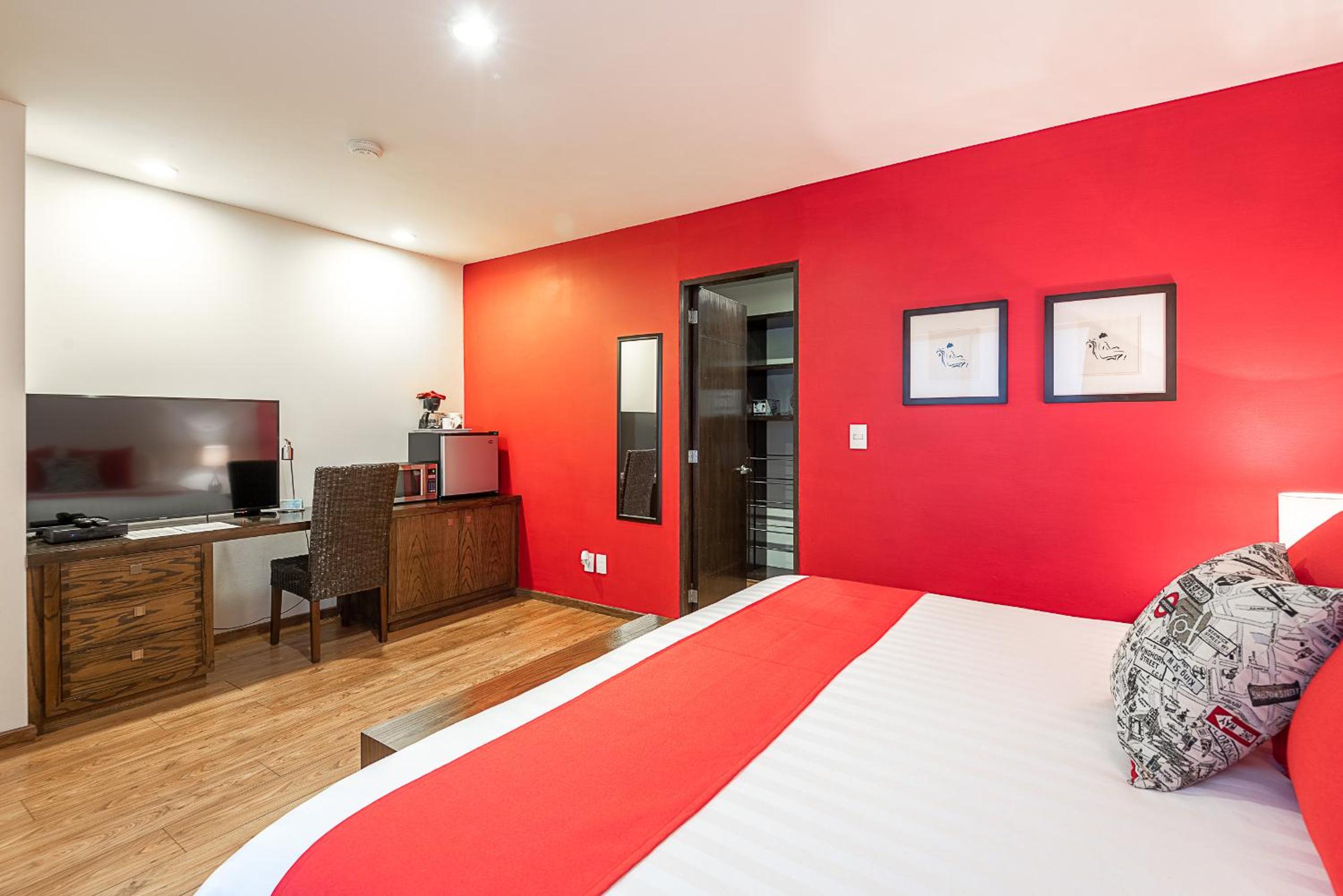 Standard King Room - Photo 23