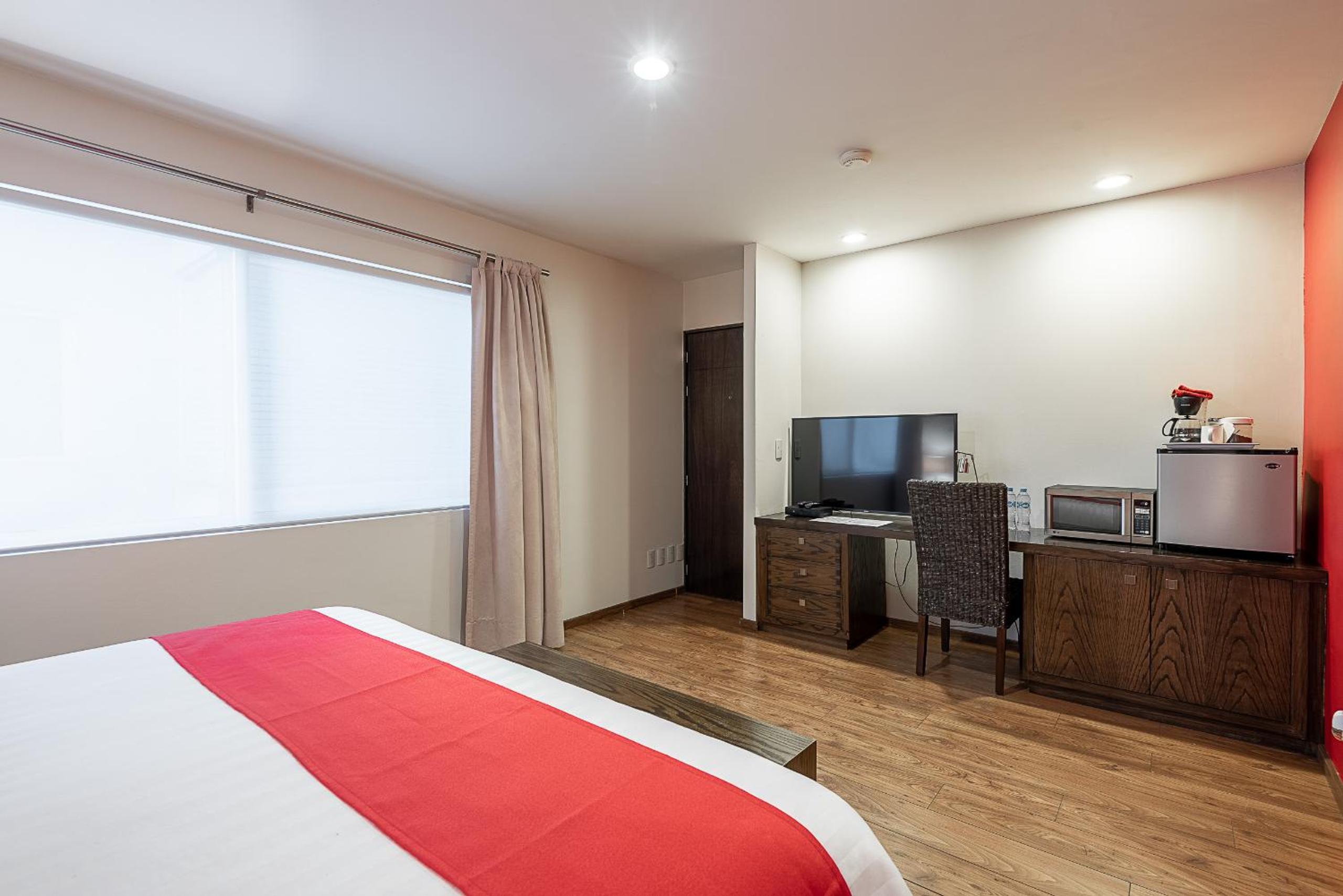 Standard King Room - Photo 10