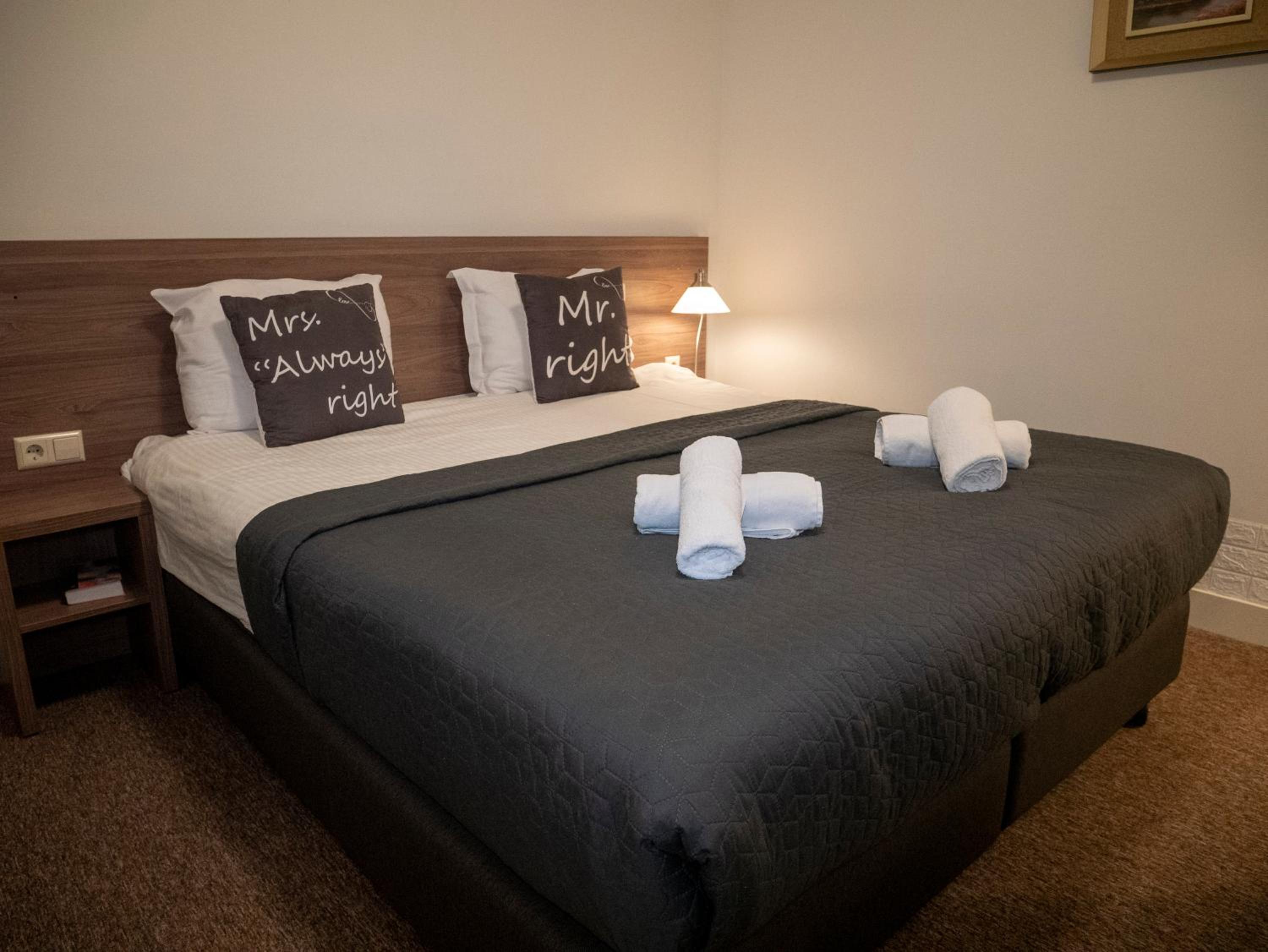Double or Twin Room - No Window - Photo 3