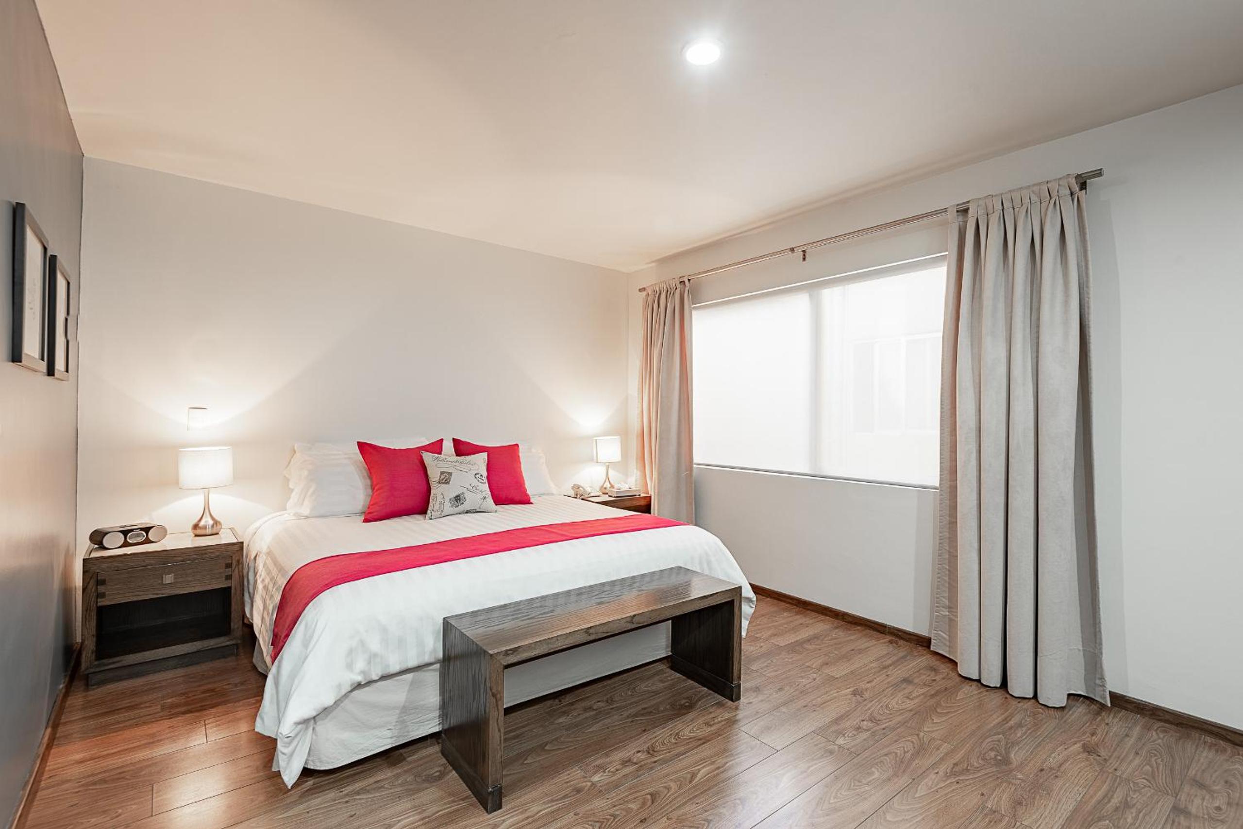 Standard King Room - Photo 12