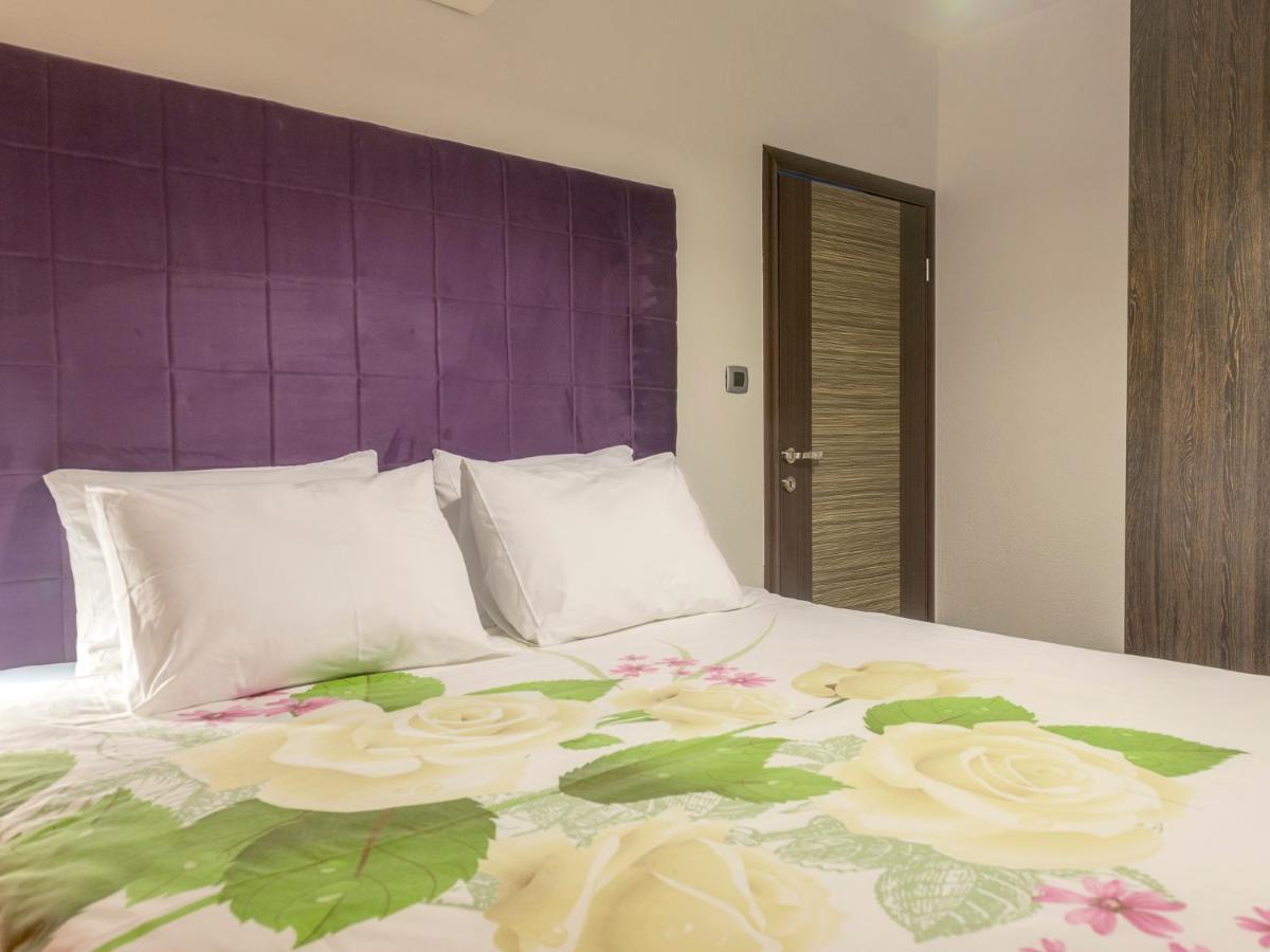 Two-Bedroom Apartment with Balcony with Sea View photo 1
