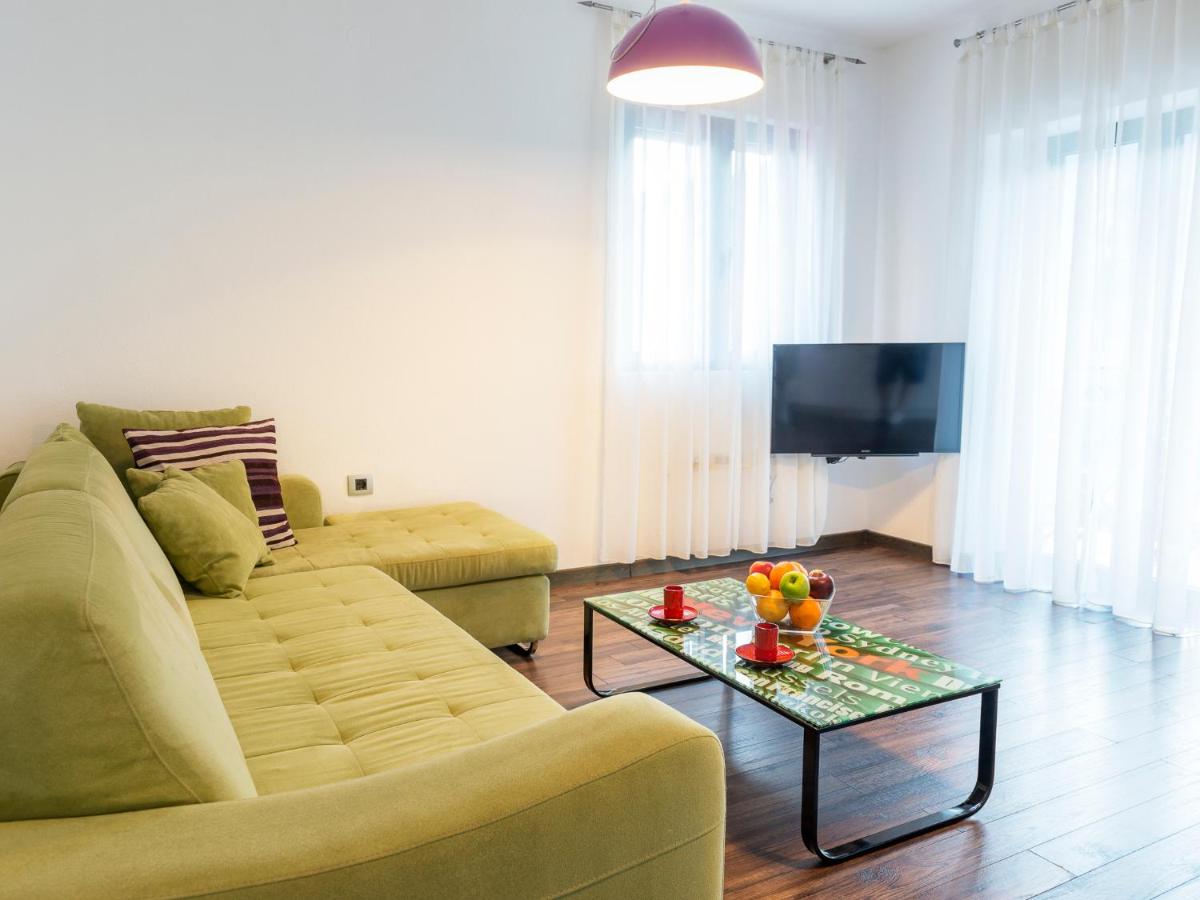 Two-Bedroom Apartment with Balcony with Sea View photo 3