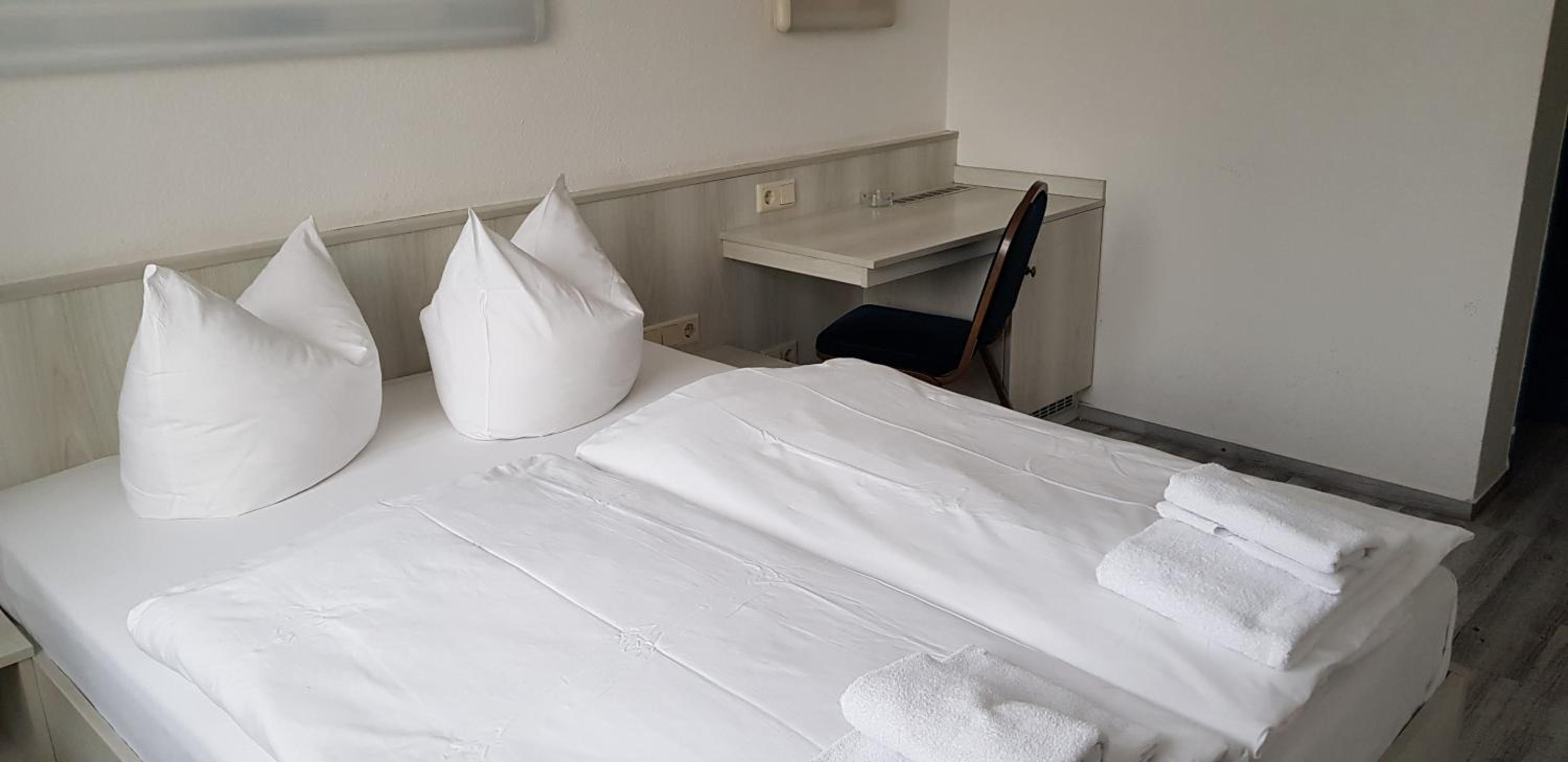 Budget Double Room photo 3
