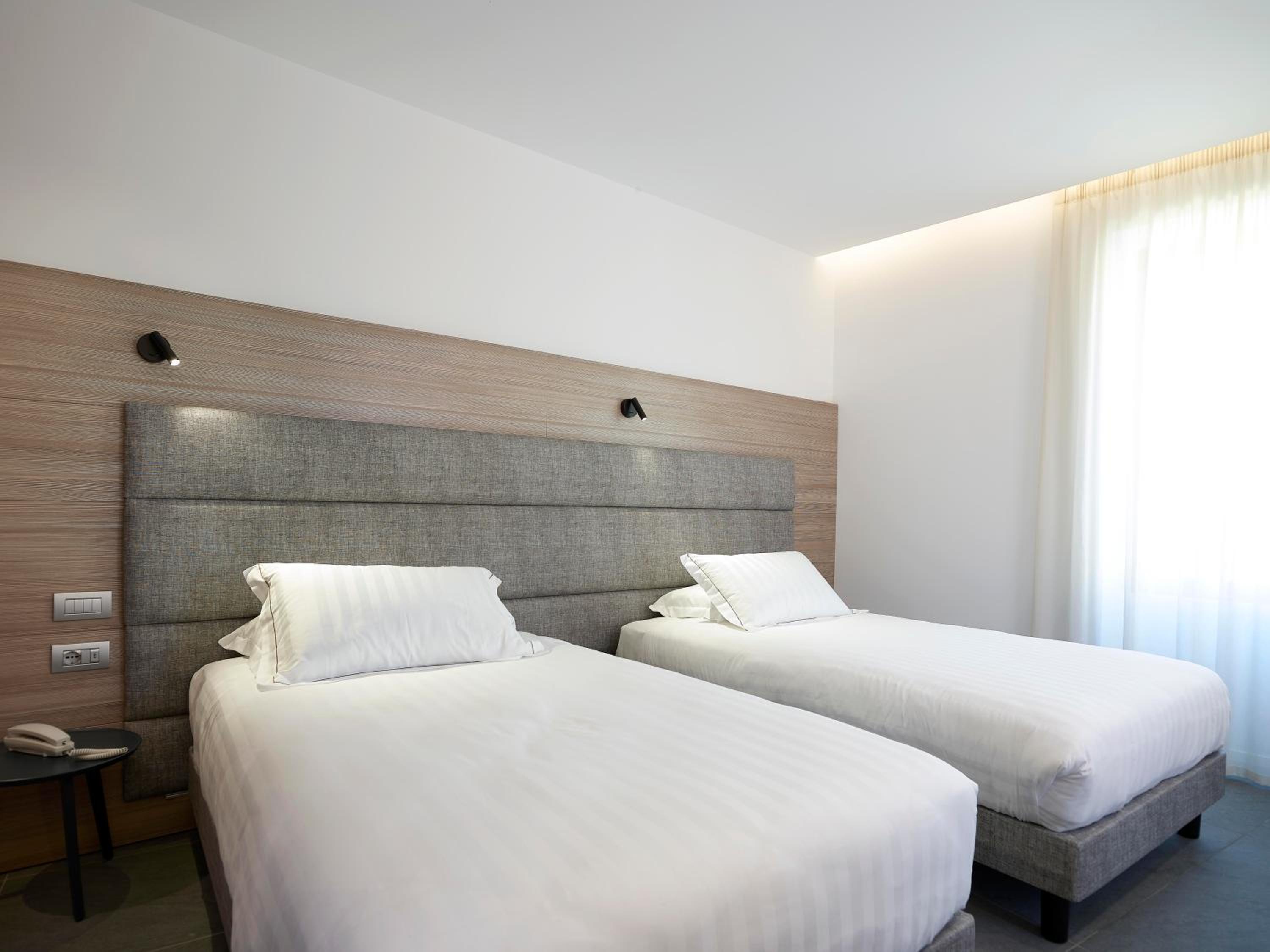 Double or Twin Room - Photo 6
