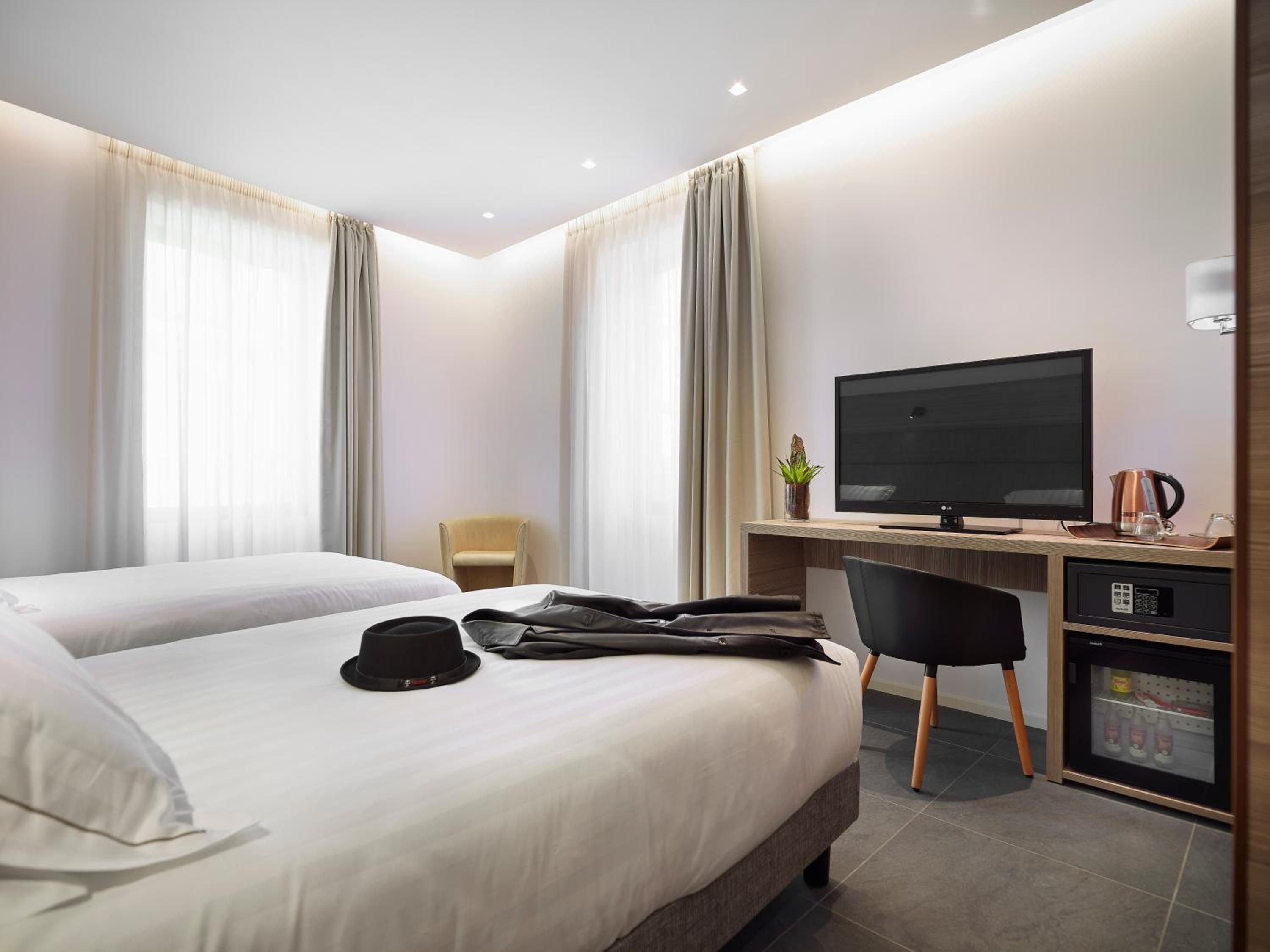 Double or Twin Room - Photo 15