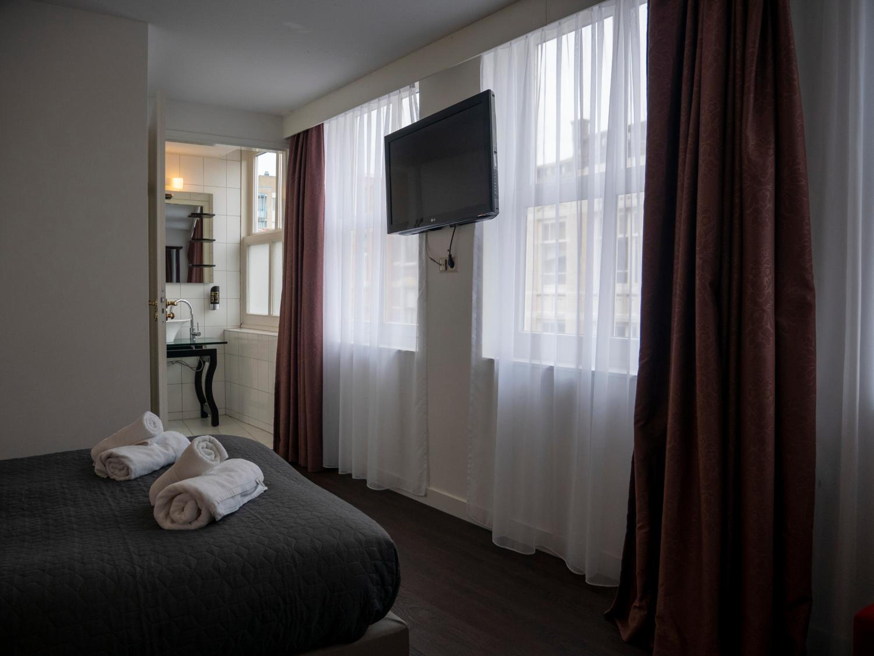 Budget Double Room - Photo 5