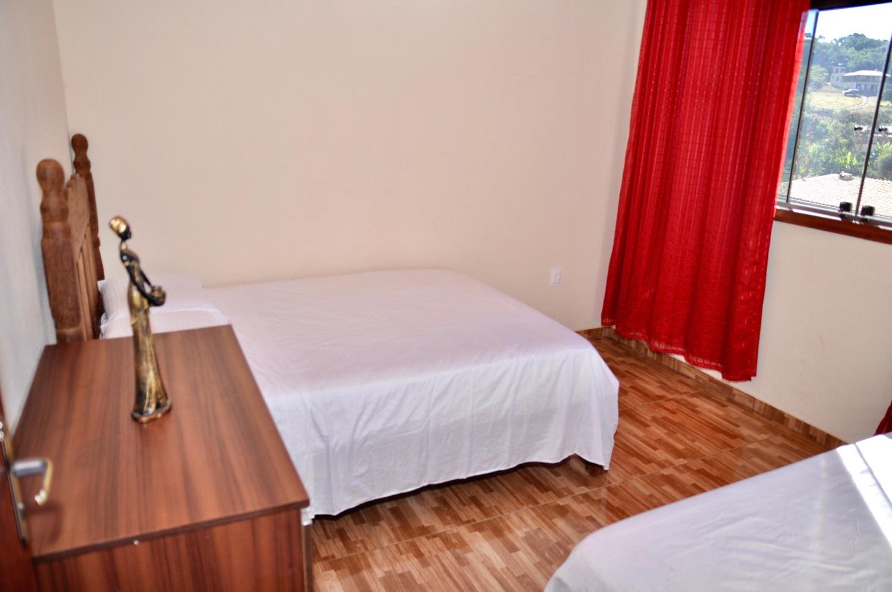 Three-Bedroom Bungalow - Photo 3