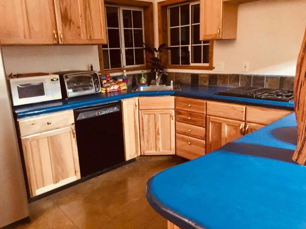 Two-Bedroom House - Photo 3