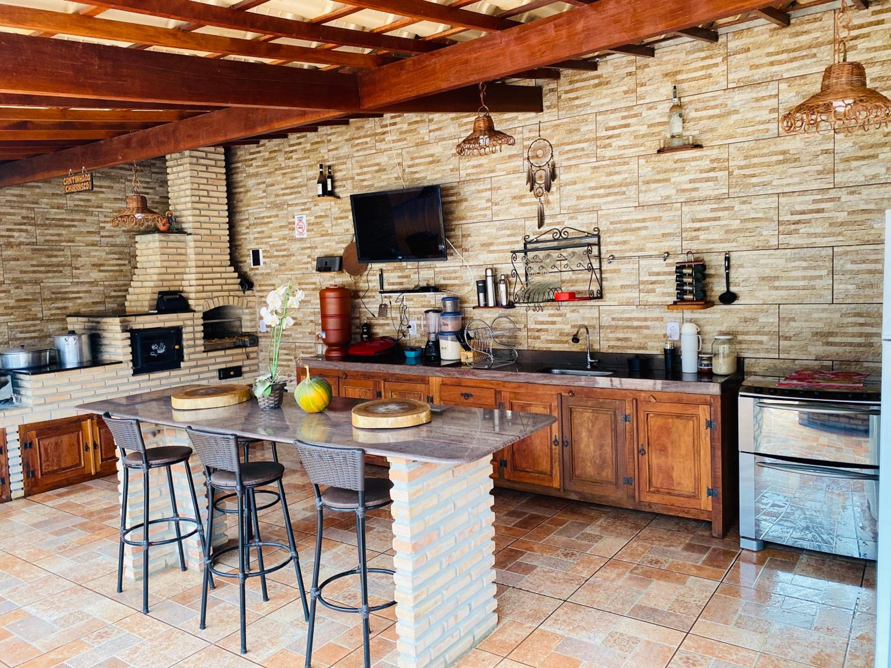 Three-Bedroom Bungalow - Photo 8