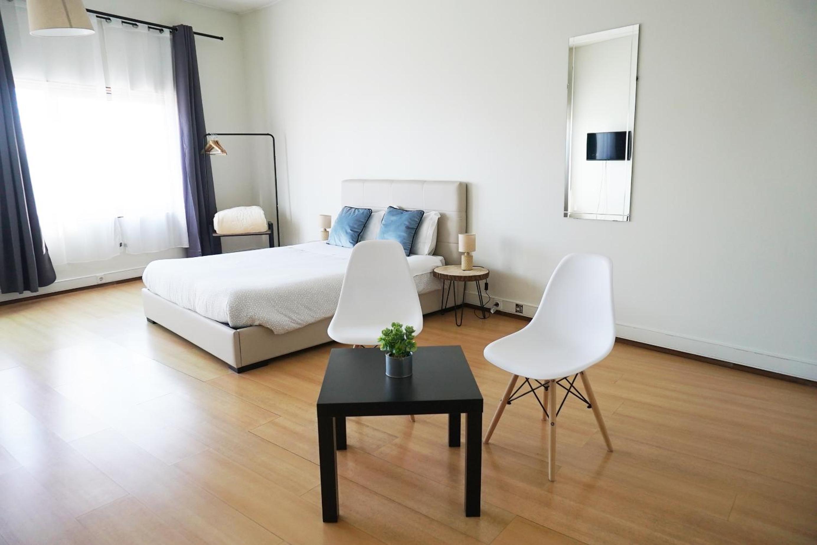 Family Room with Private Bathroom - Photo 1
