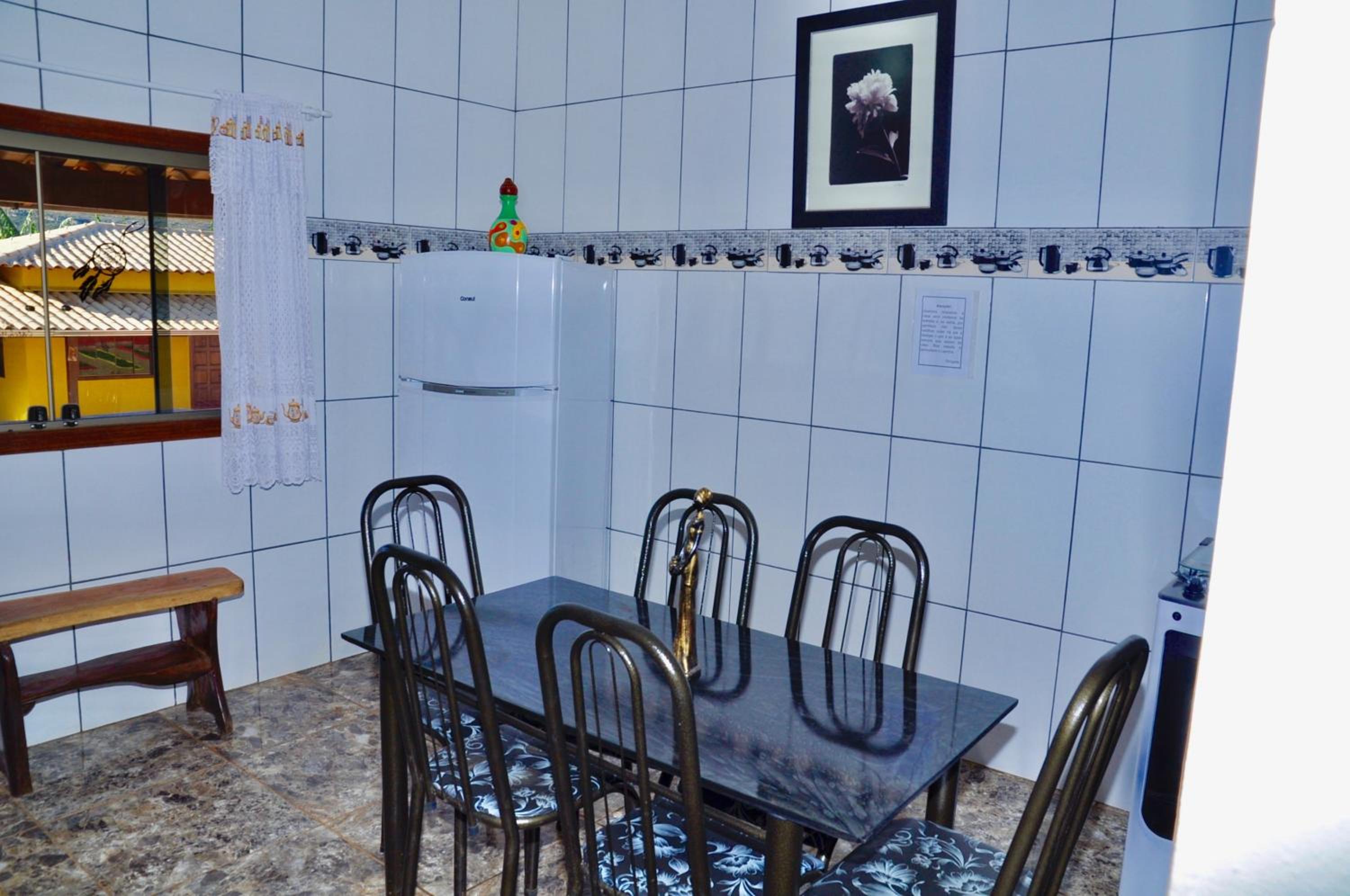 Three-Bedroom Bungalow - Photo 4
