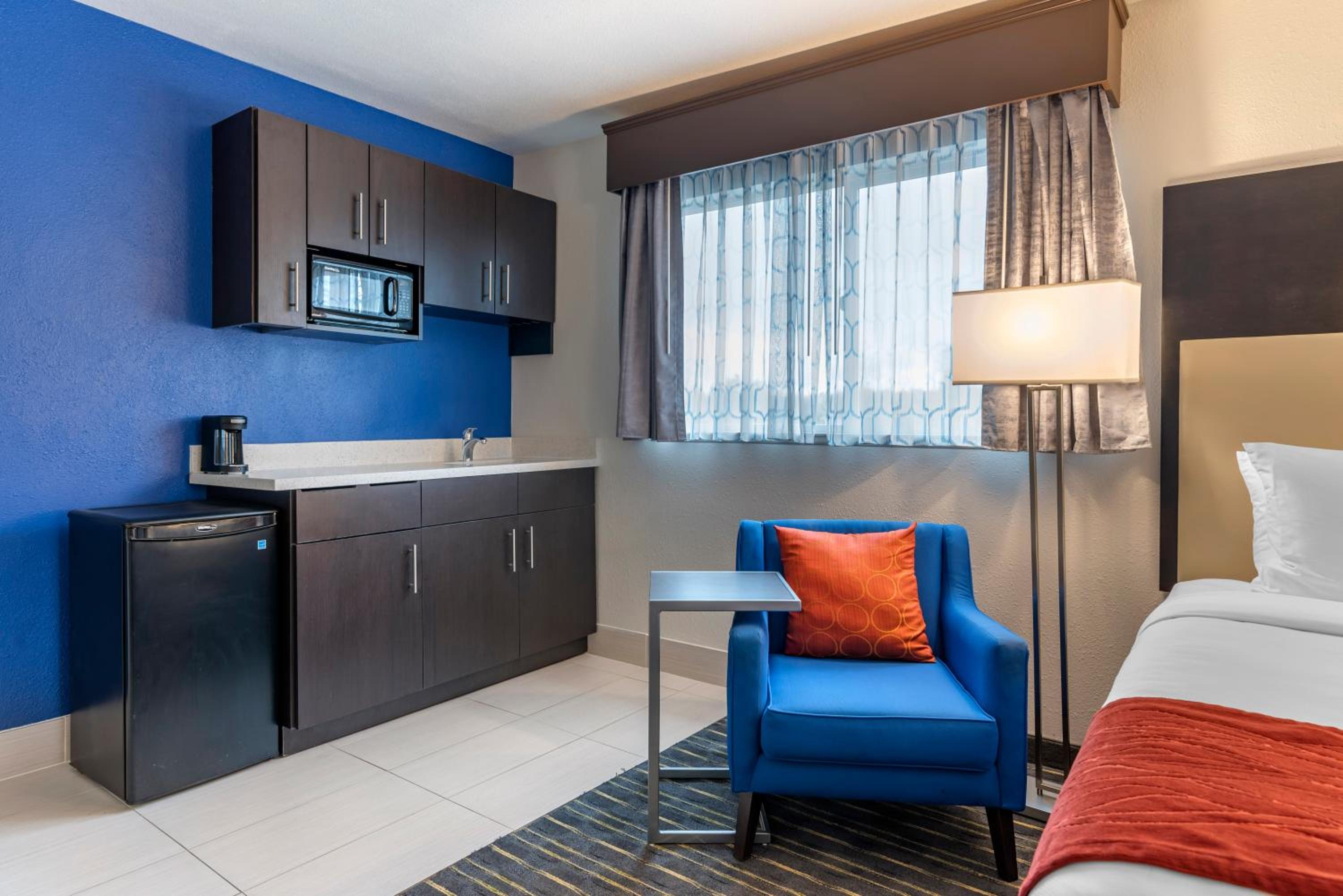 Queen Suite with Two Queen Beds - Non-Smoking
