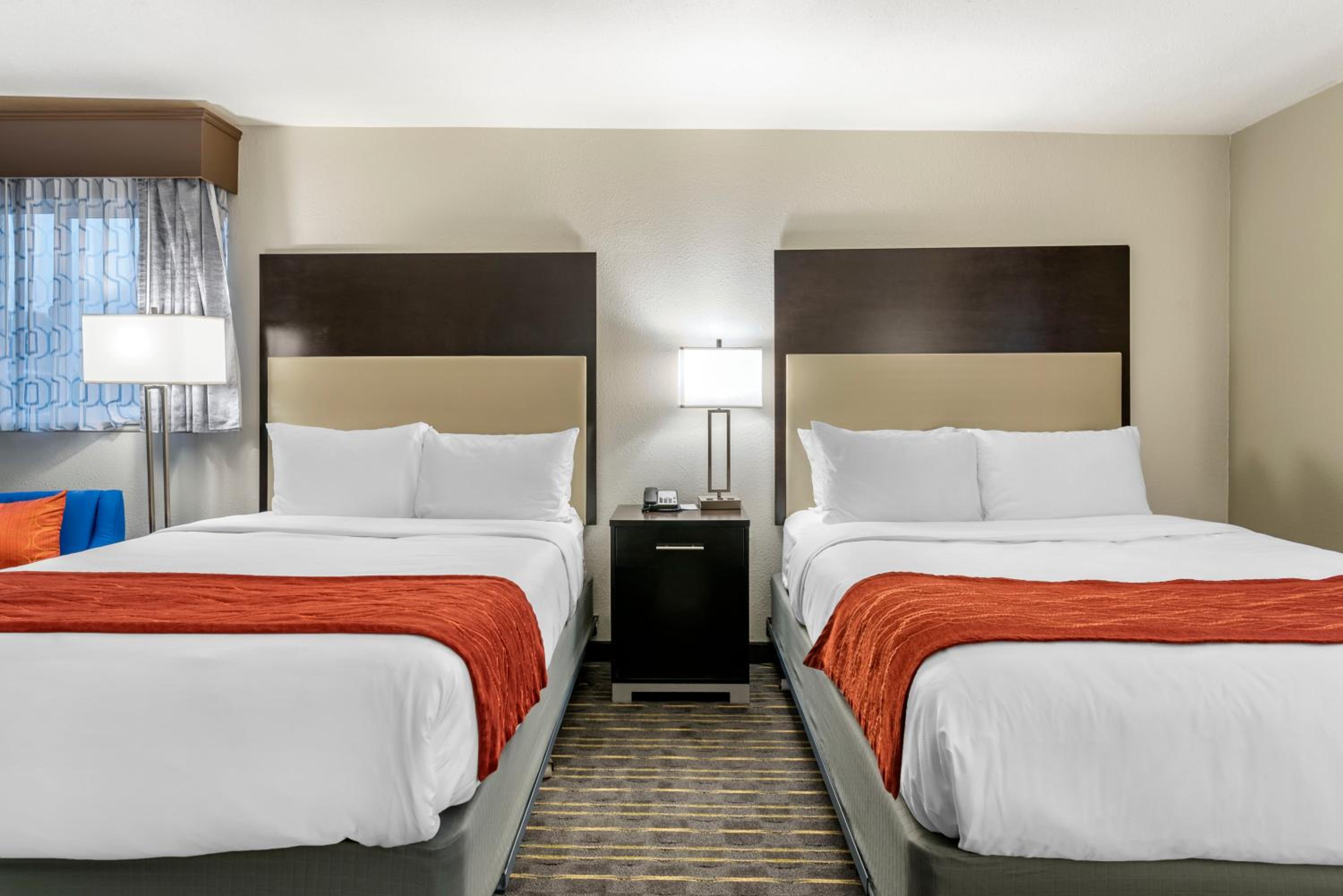 Queen Room with Two Queen Beds - Accessible/Non-Smoking  photo 2