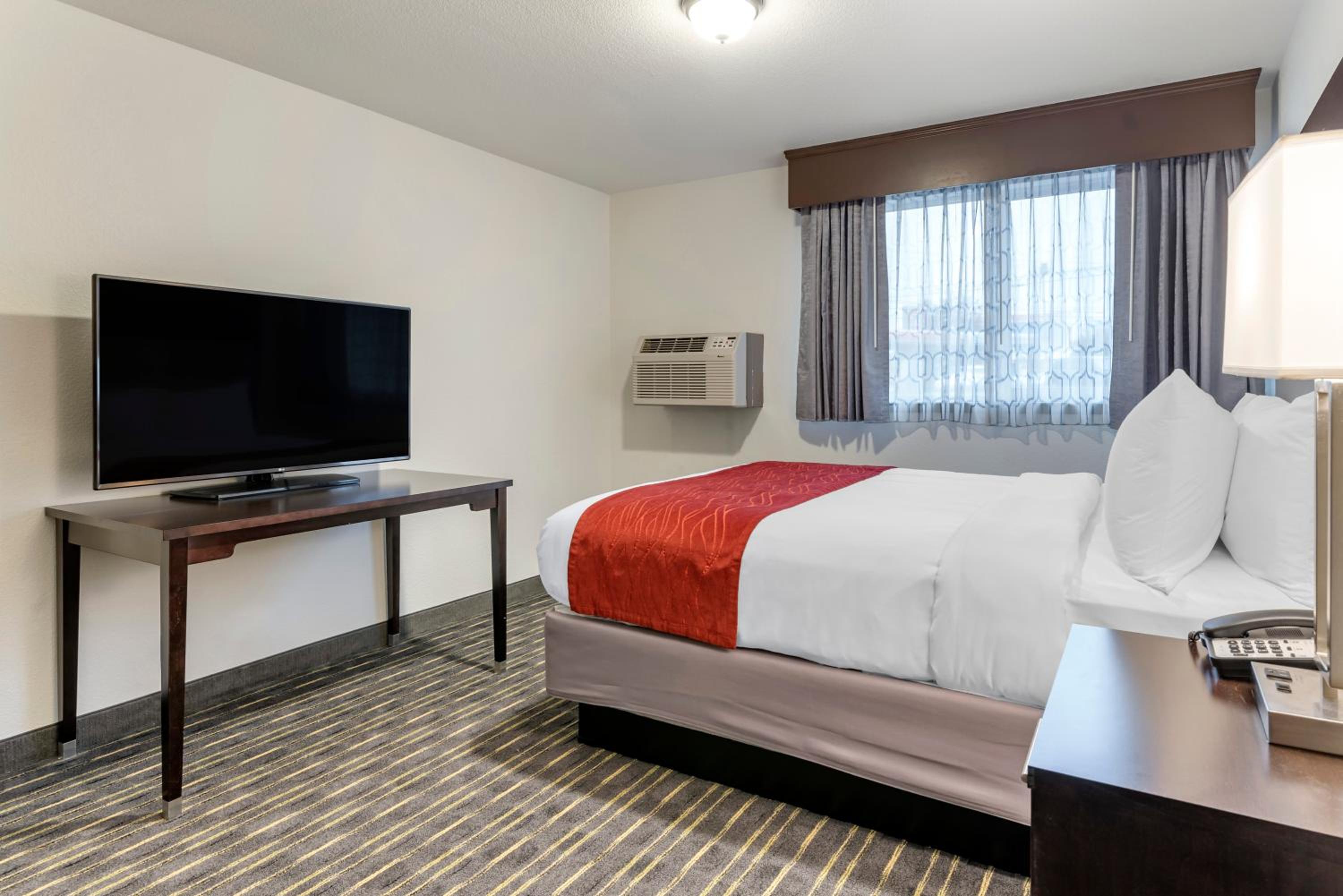 Queen Room - Accessible/Non-Smoking