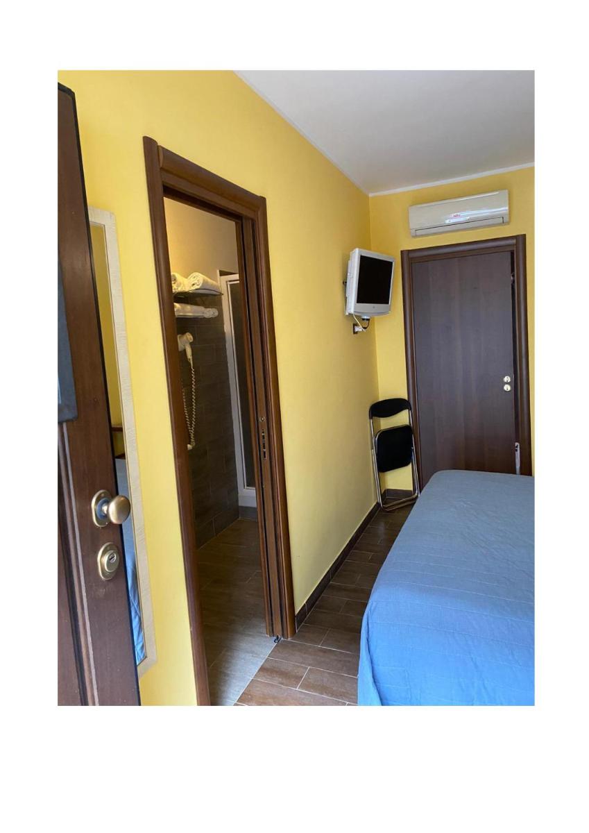 Standard King Room photo 1