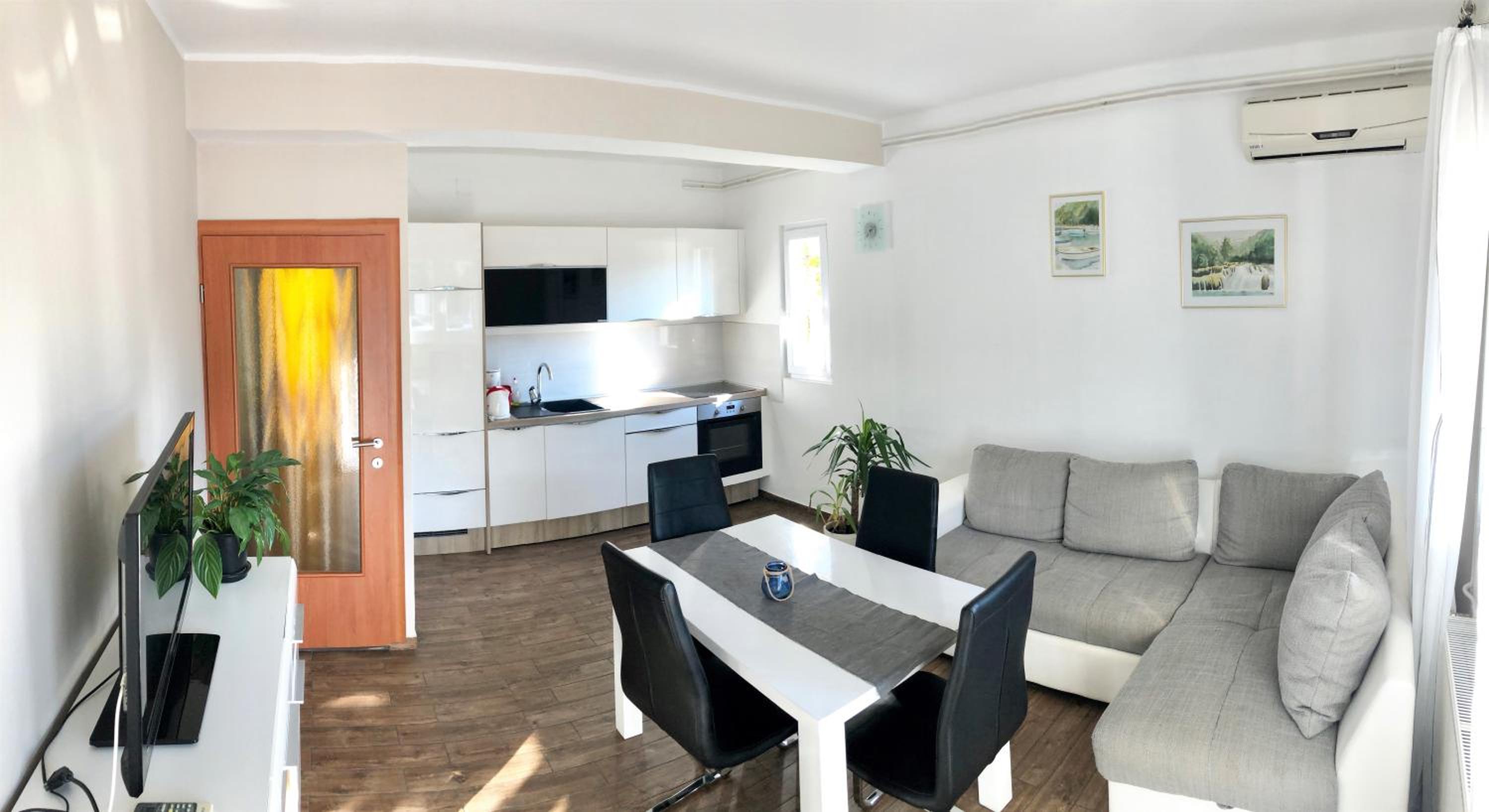 Two-Bedroom Apartment with Balcony and Sea View - Photo 24