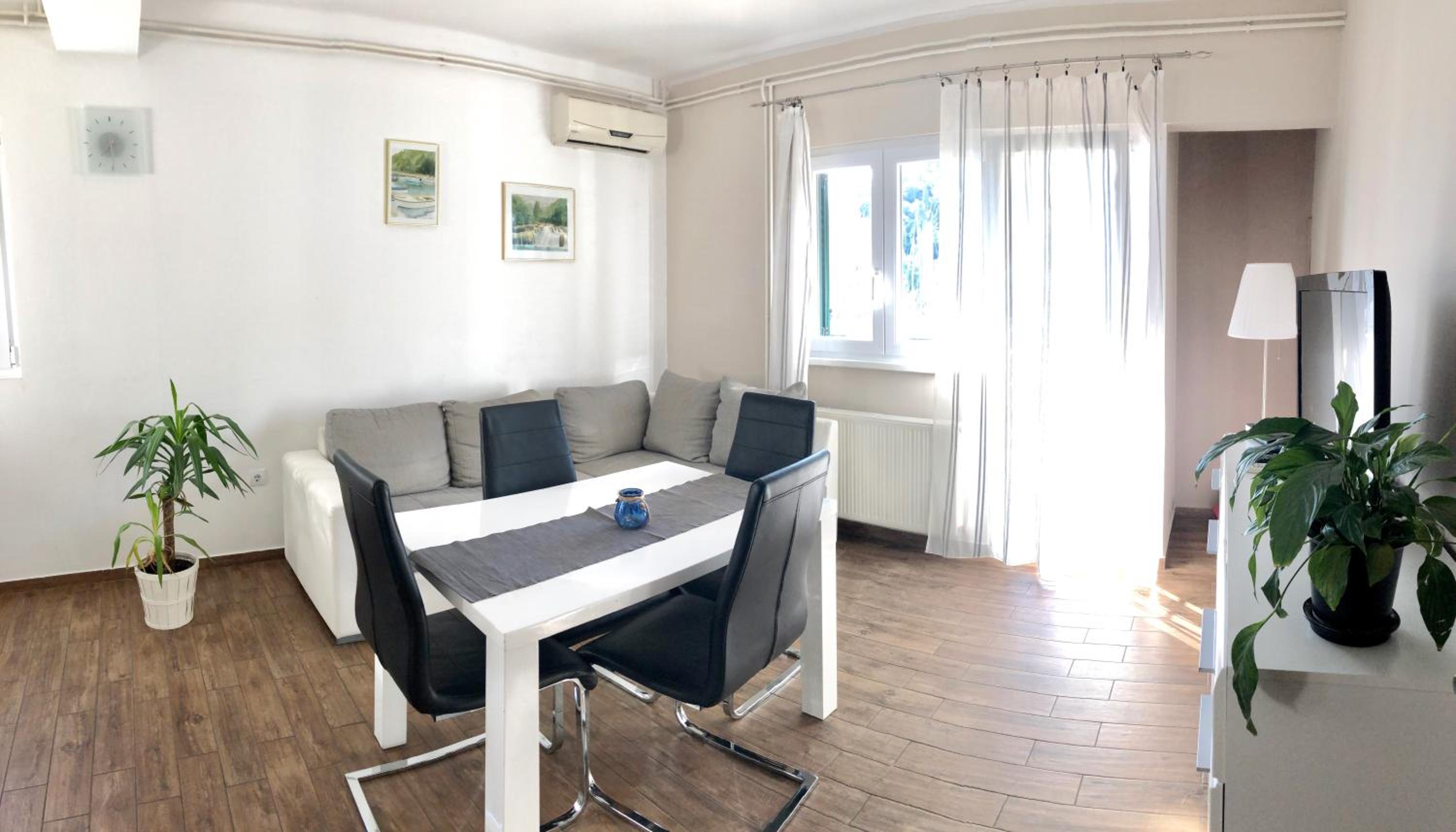 Two-Bedroom Apartment with Balcony and Sea View - Photo 23