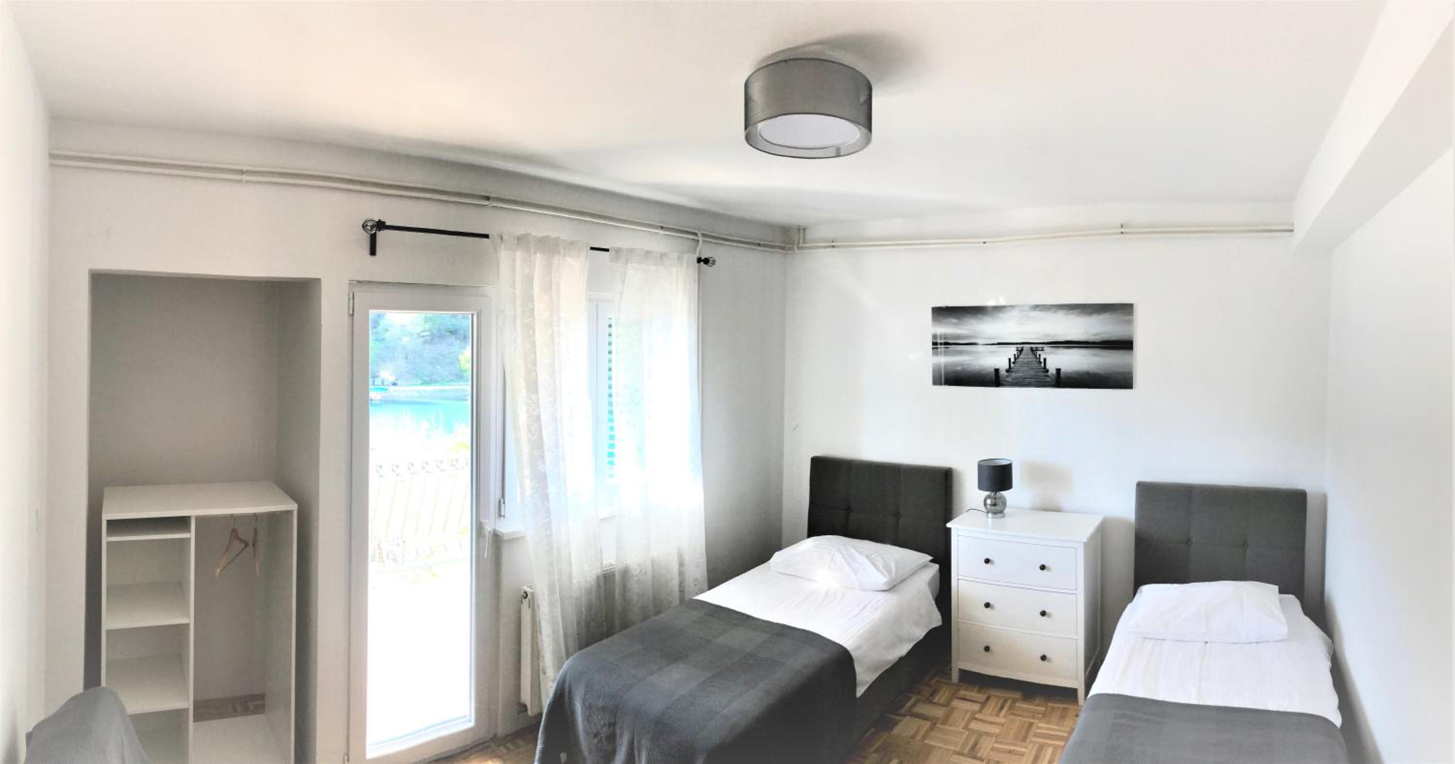 Two-Bedroom Apartment with Balcony and Sea View - Photo 19
