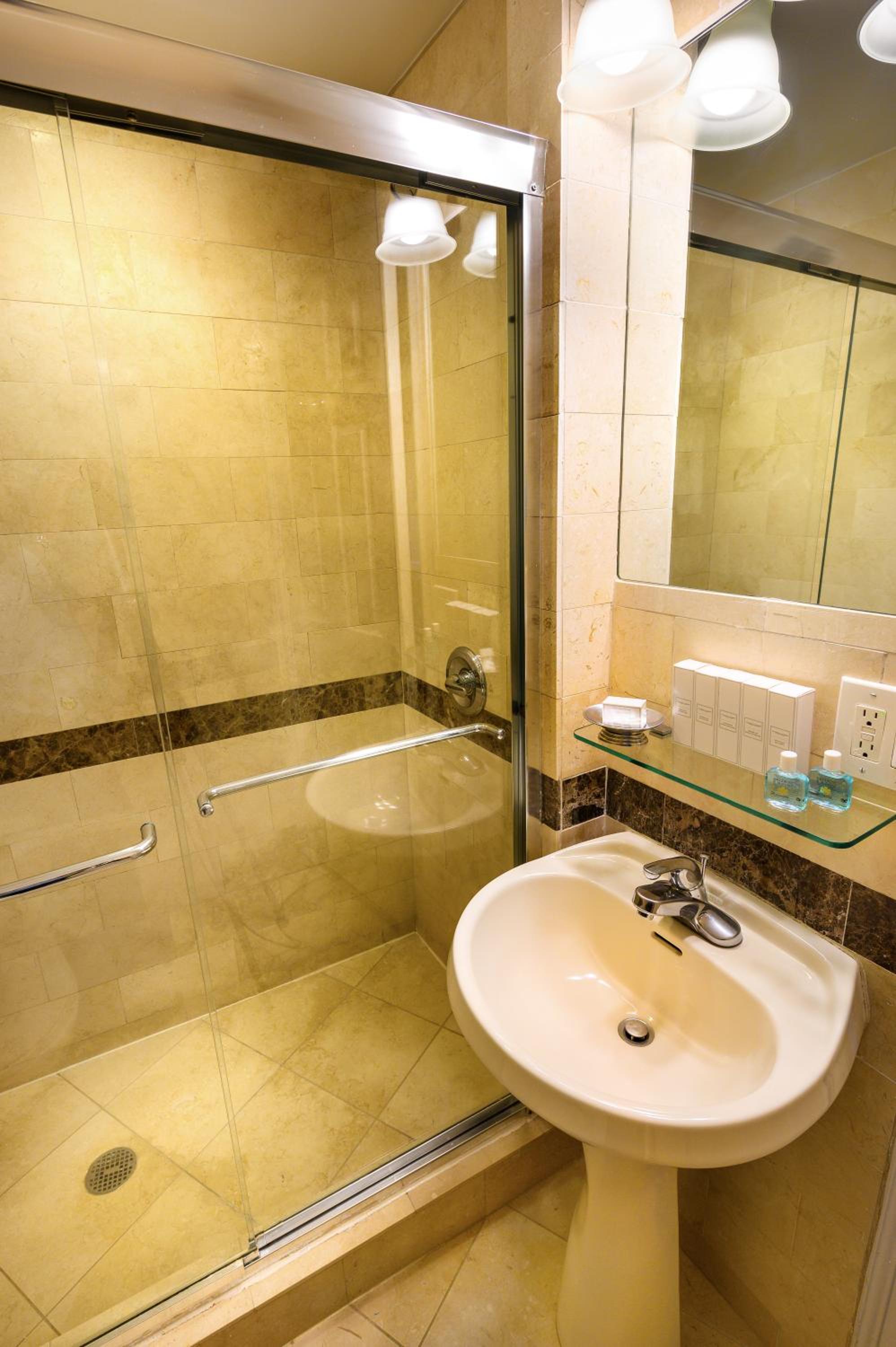 Two-Bedroom Suite - Photo 5