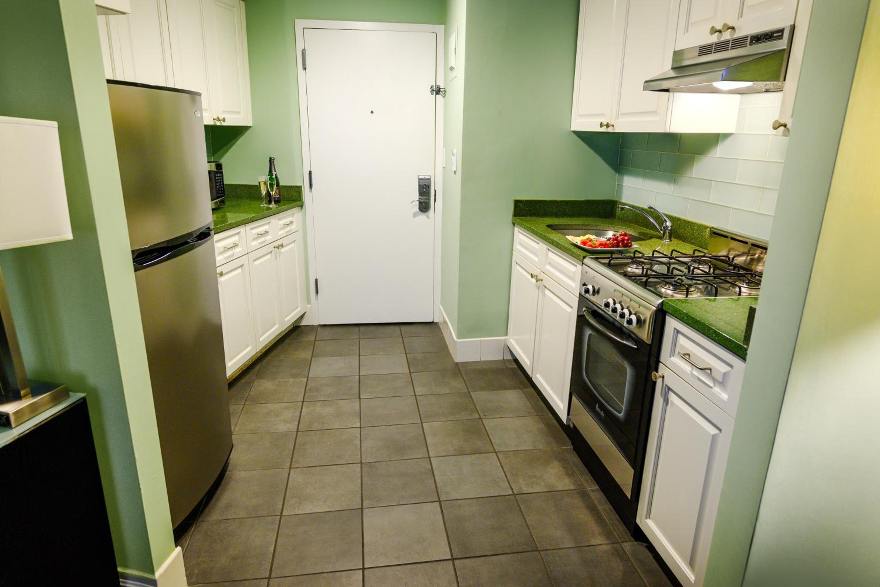 Two-Bedroom Suite - Photo 4