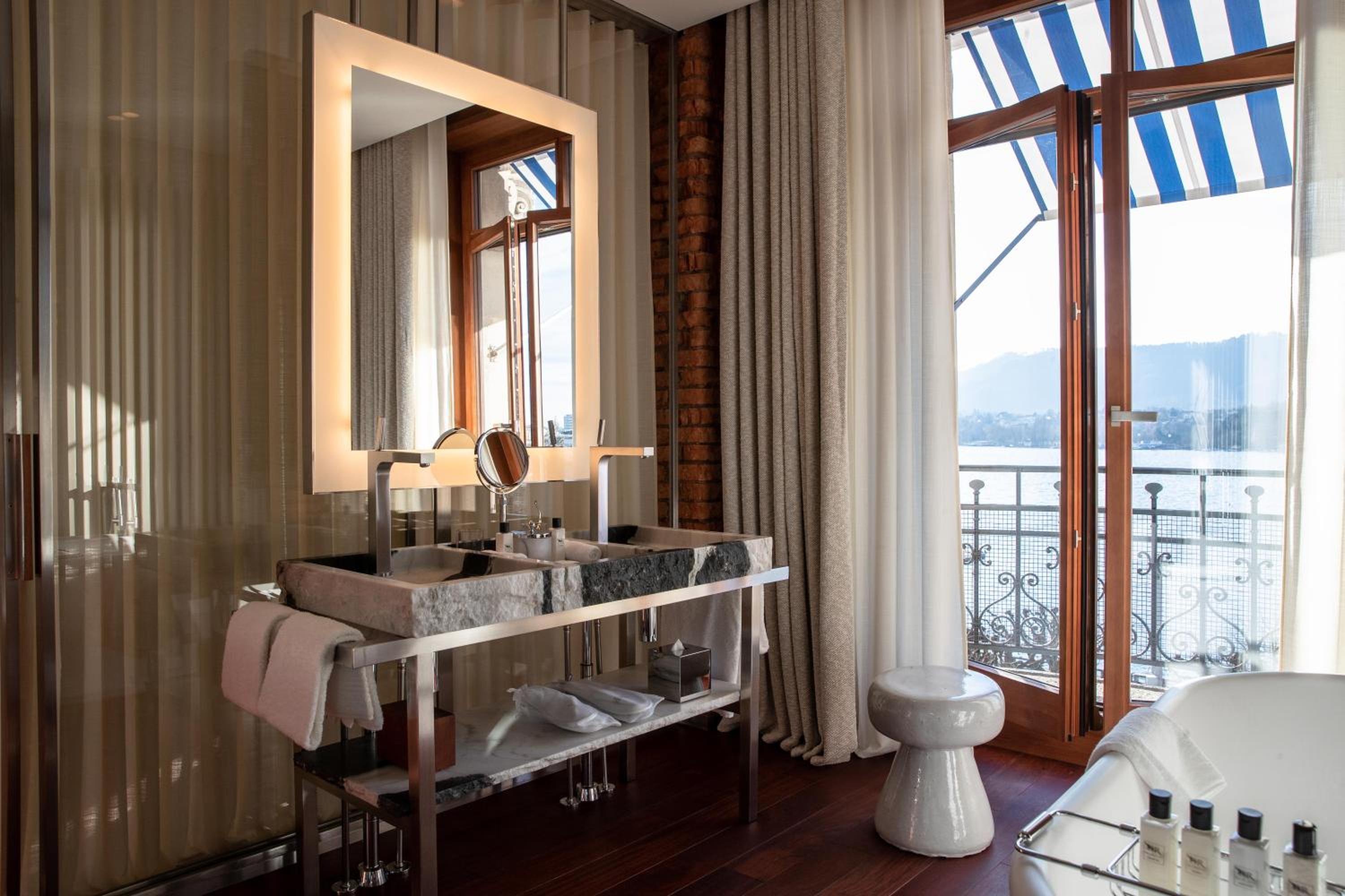 Prestige Room with balcony - Photo 3